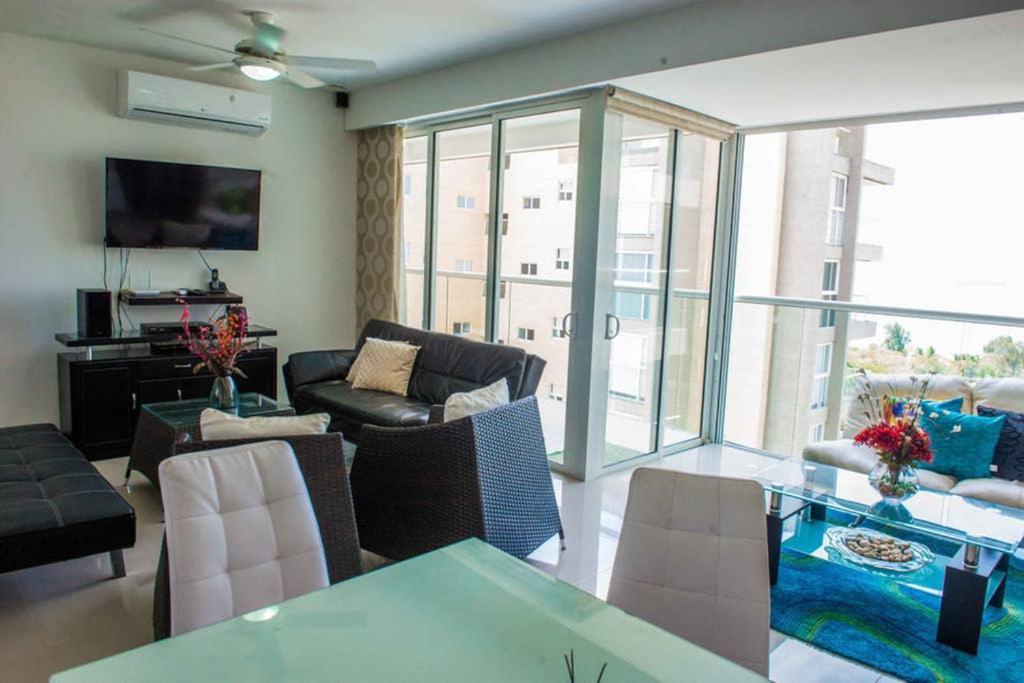 Acogedor con vista al mar en Condominio Zazue a 300 metros de la playa Bellohorizonte Santa Marta