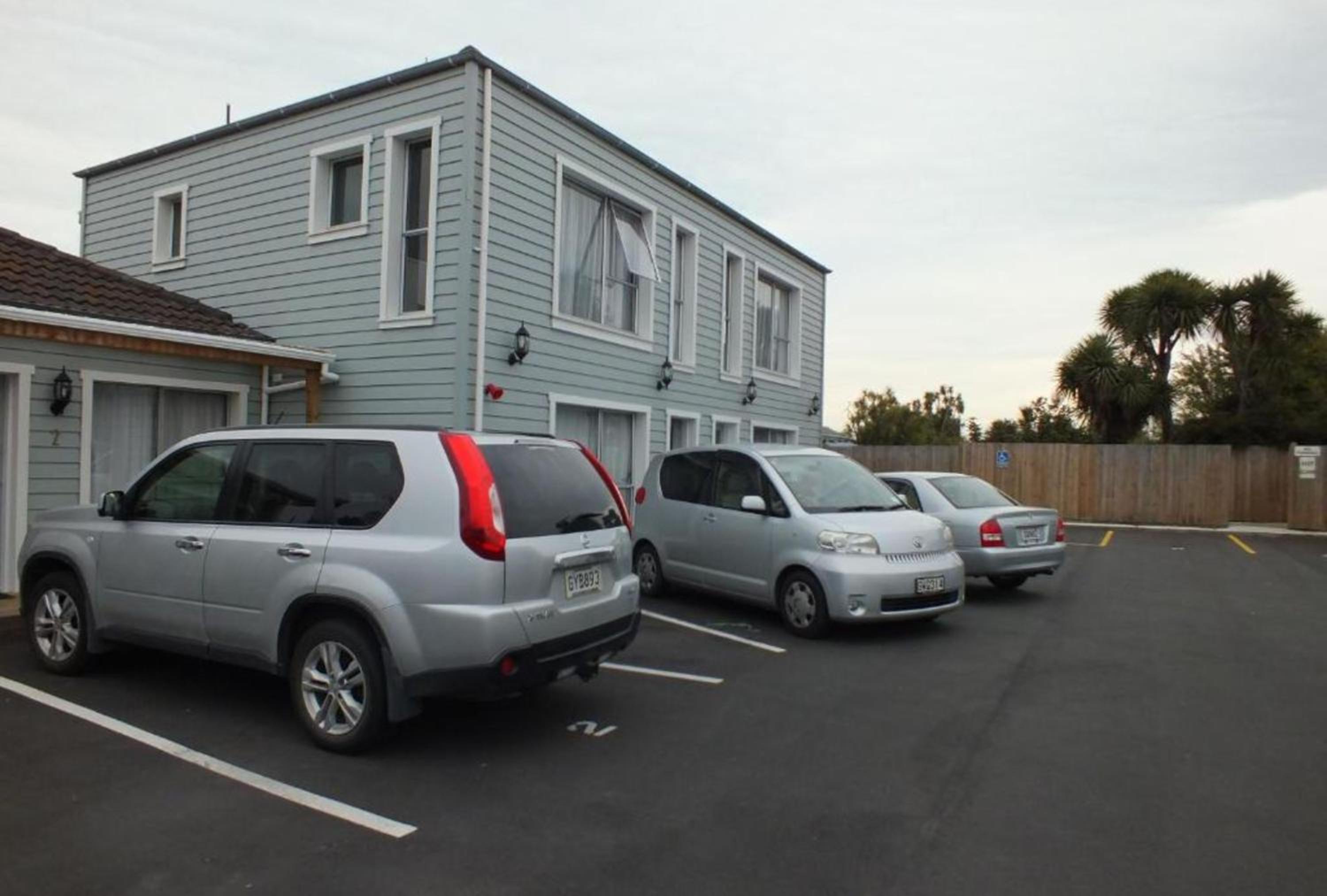 Cranford Cottages and Motel