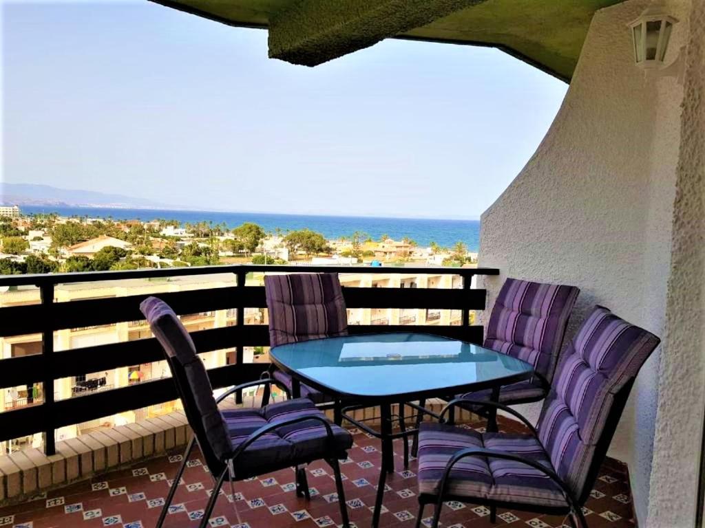 Apartamento Roquetas de Mar Urbanización, 2 dormitorios, Gran Terraza con vista al mar, wi-fi, parking y piscina photo 1