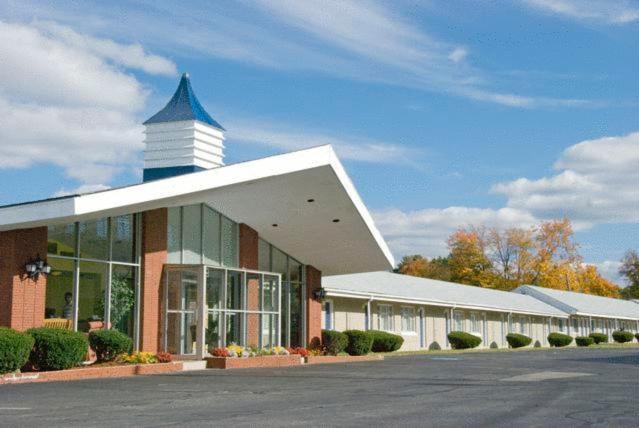 Boston Vacations - Monticello Inn- Framingham/ Boston - Property Image 1