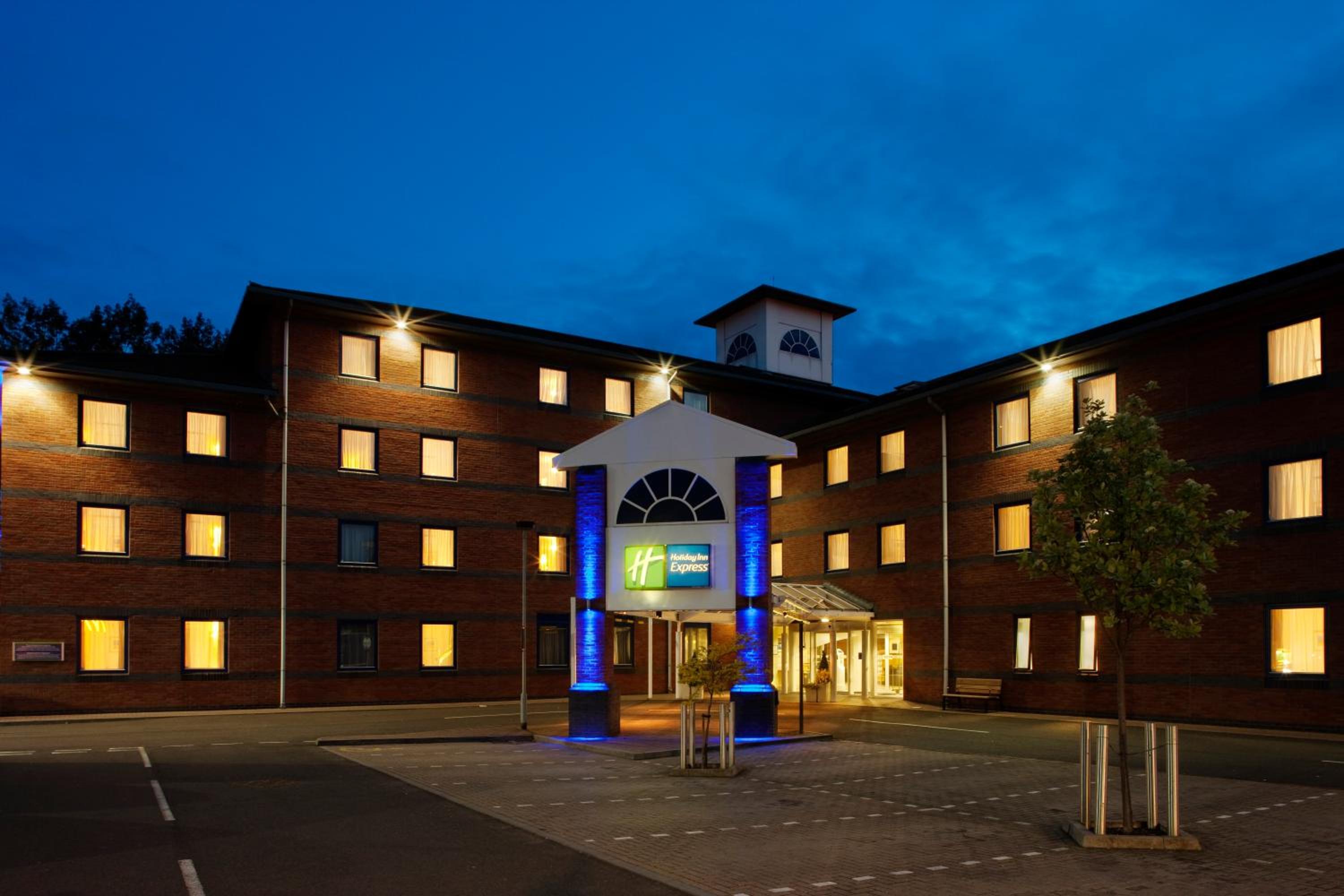 Hotel Holiday Inn Express Droitwich Spa, an IHG Hotel - Image 1