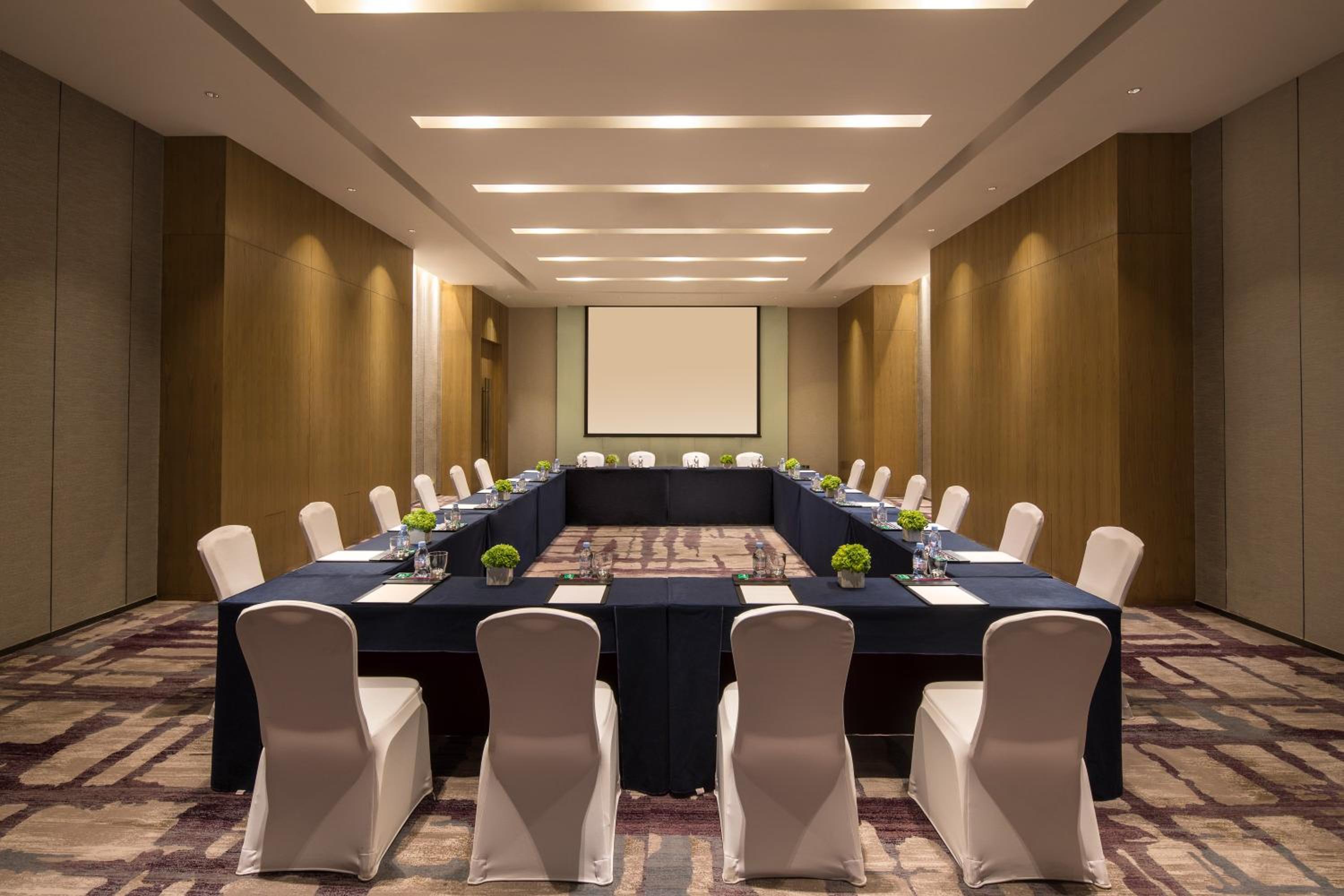 Crowne Plaza QingdaoOriental Movie Metropolis by IHG