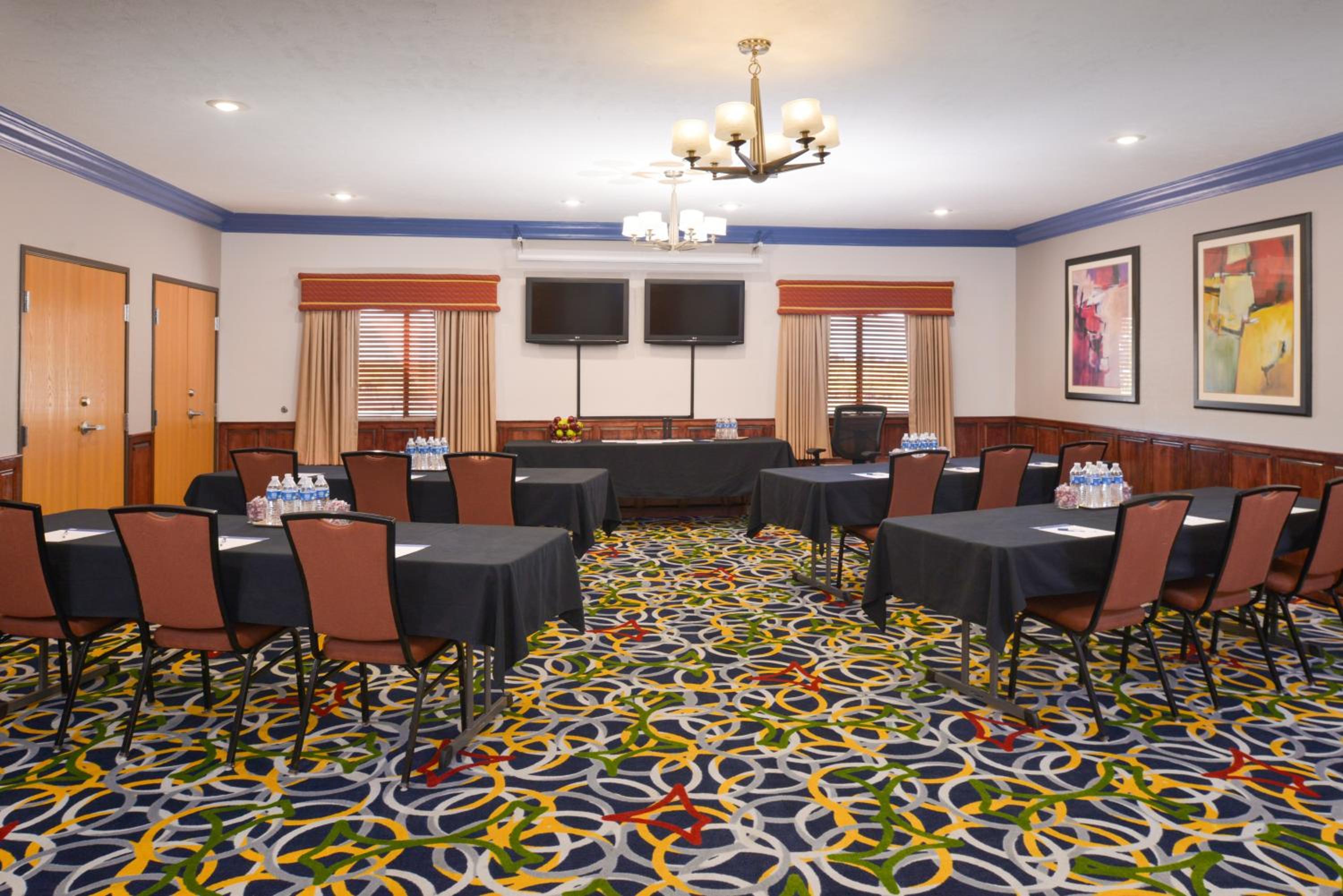 Alamosa Vacations - Holiday Inn Express  Suites Alamosa, an IHG Hotel - Property Image 5