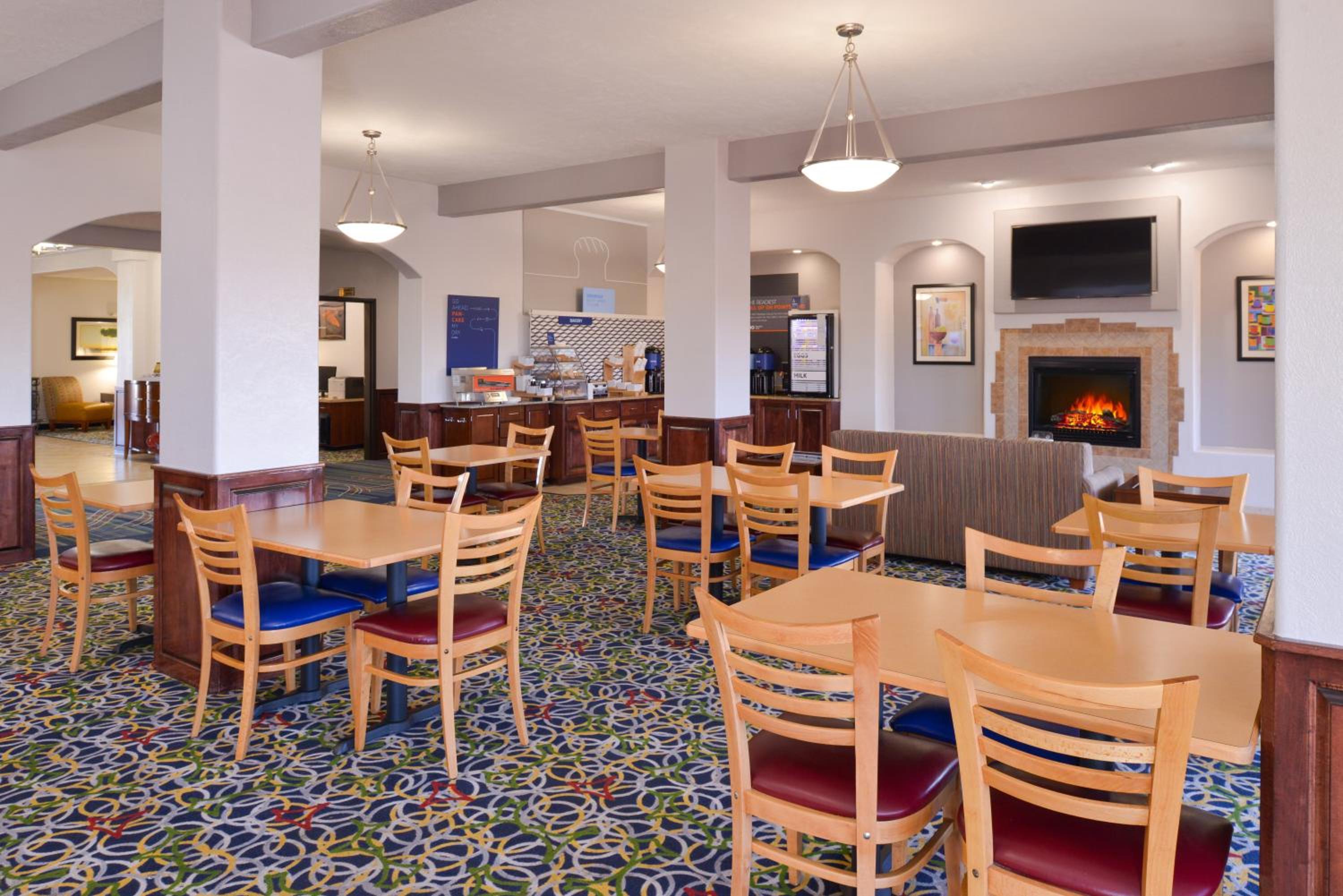 Alamosa Vacations - Holiday Inn Express  Suites Alamosa, an IHG Hotel - Property Image 4