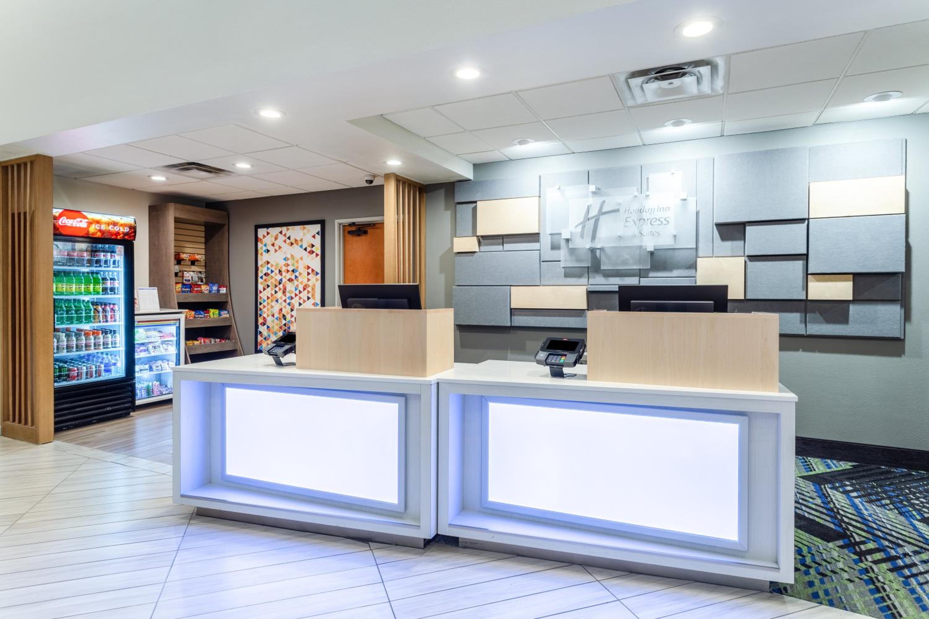 Holiday Inn Express & Suites Cedar Falls - Waterloo by IHG