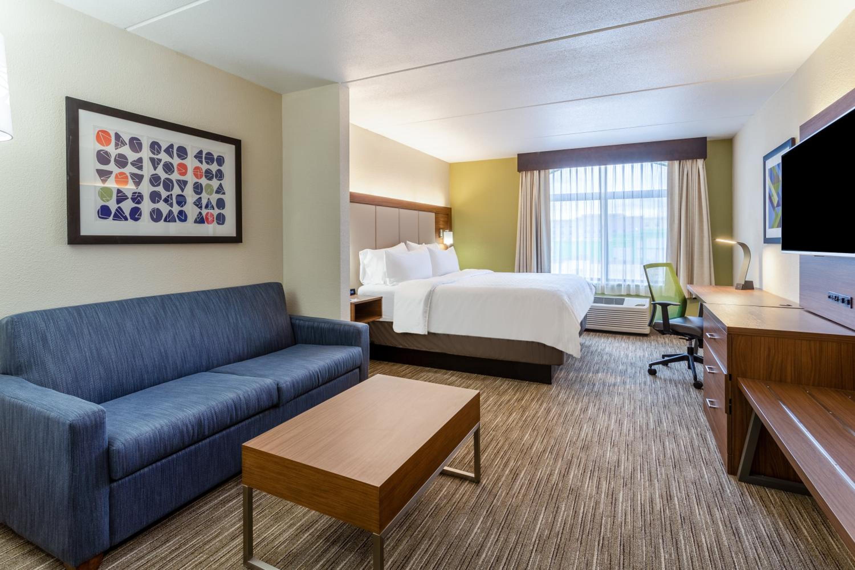 Holiday Inn Express & Suites Cedar Falls - Waterloo by IHG