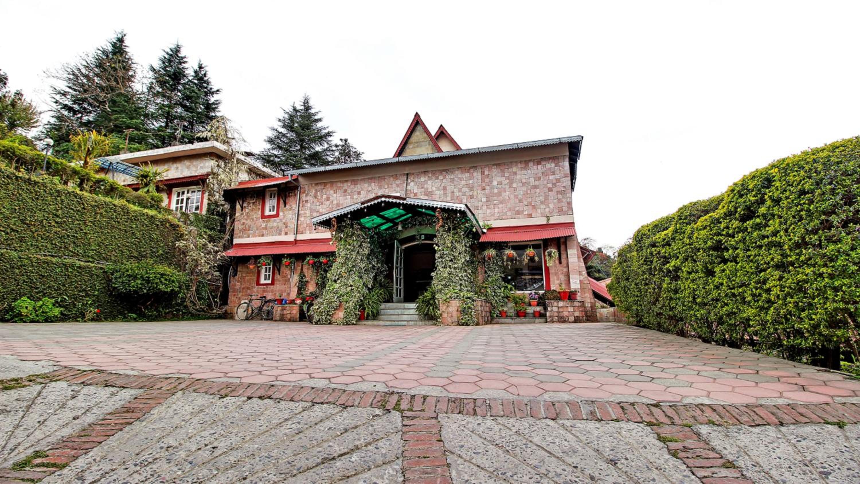 Neelesh Inn - Luxury Lake View Resort with Swimming Pool on Bhimtal Lake