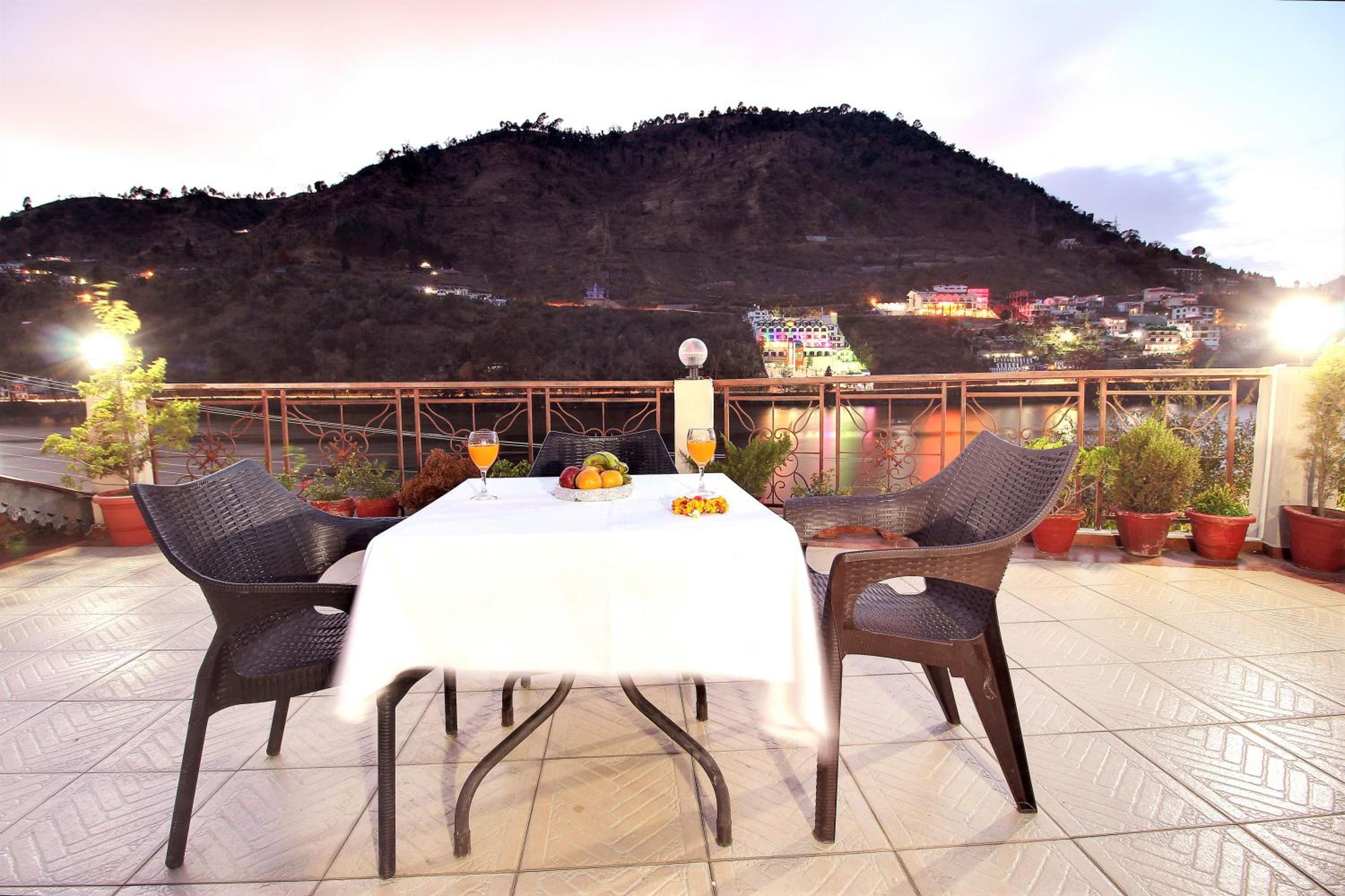 Neelesh Inn - Luxury Lake View Resort with Swimming Pool on Bhimtal Lake