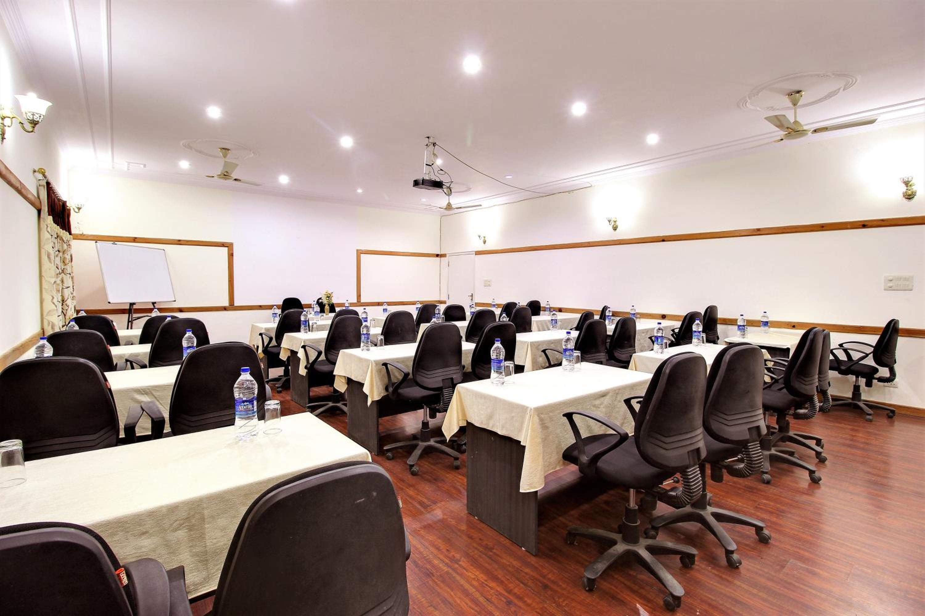 Neelesh Inn - Luxury Lake View Resort with Swimming Pool on Bhimtal Lake