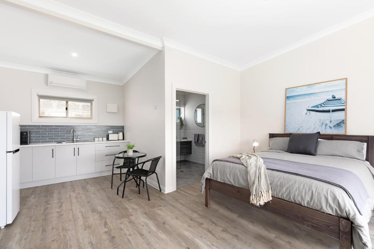 Luxury Apartments and Motel Rooms - Free Wifi - Close To Beach