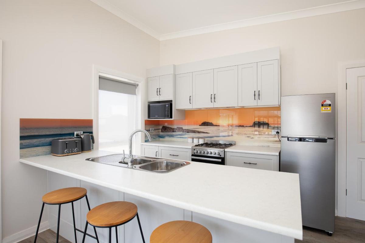 Luxury Apartments and Motel Rooms - Free Wifi - Close To Beach