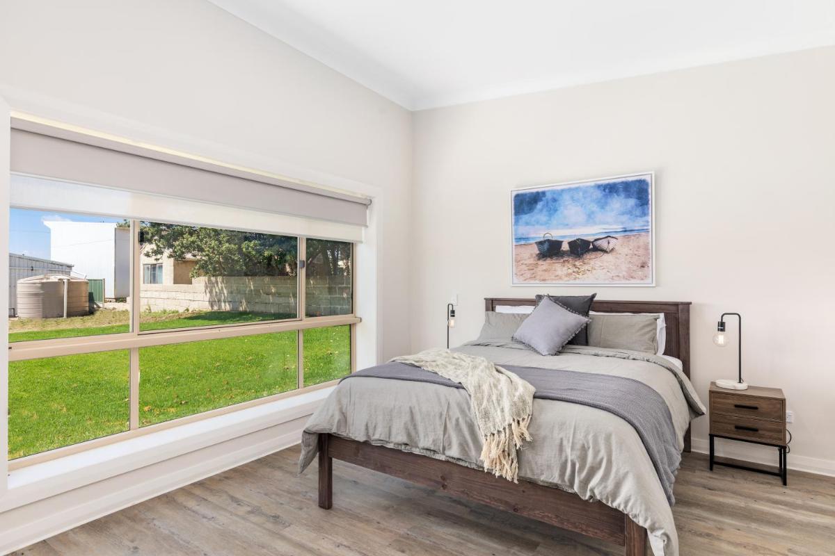 Luxury Apartments and Motel Rooms - Free Wifi - Close To Beach