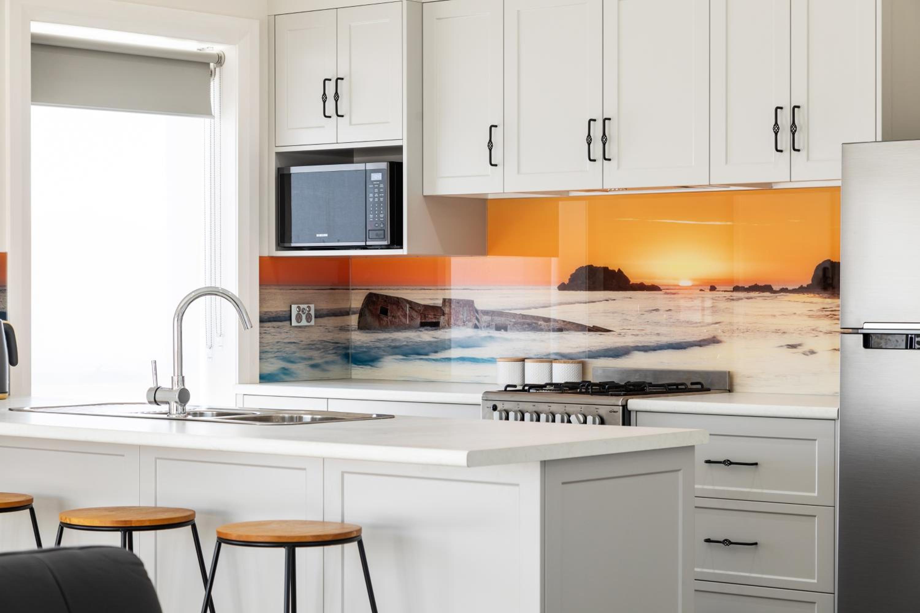 Luxury Apartments and Motel Rooms - Free Wifi - Close To Beach