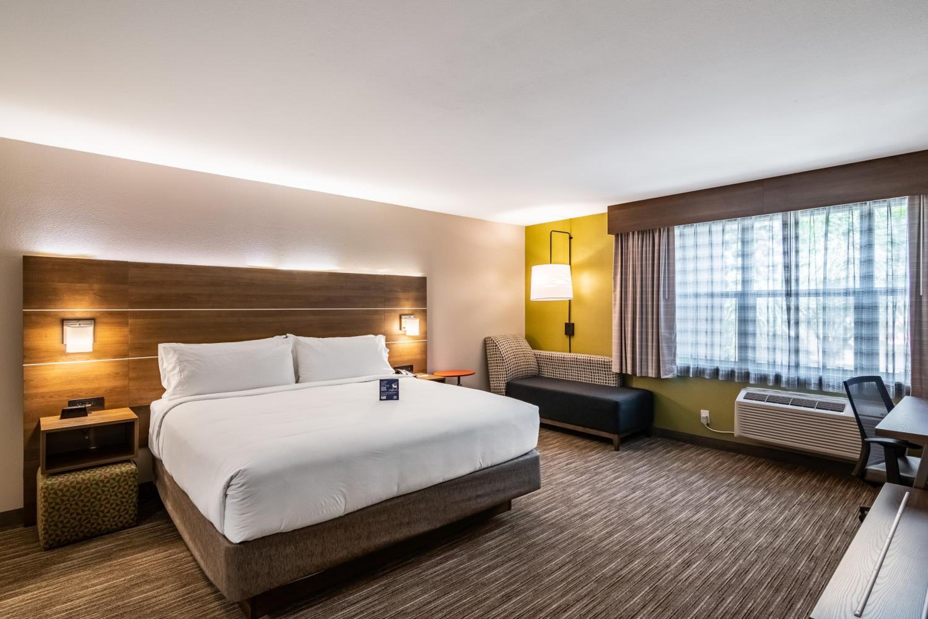 Camarillo Vacations - Holiday Inn Express Suites Camarillo, an IHG Hotel - Property Image 13