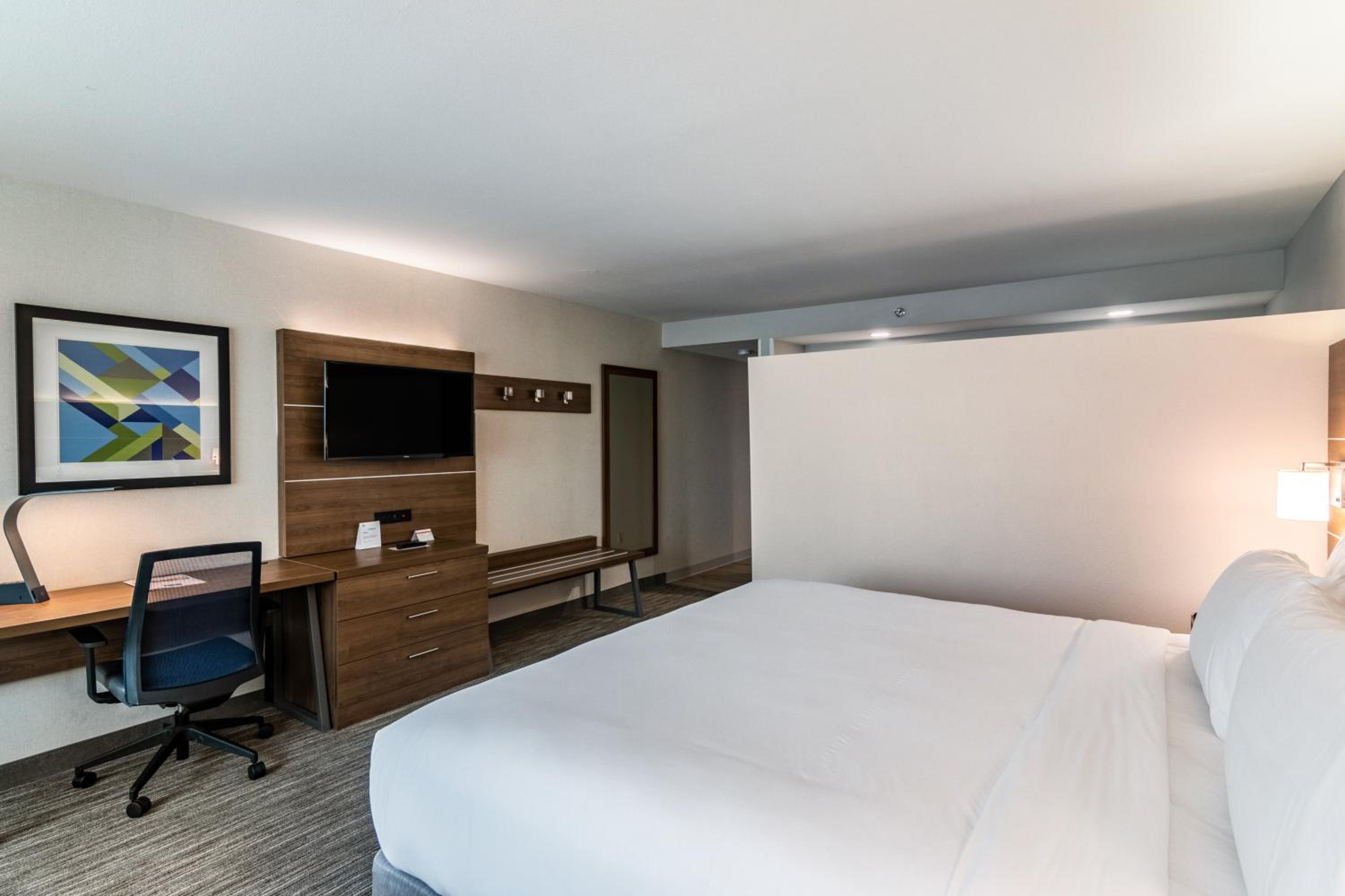 Camarillo Vacations - Holiday Inn Express Suites Camarillo, an IHG Hotel - Property Image 26