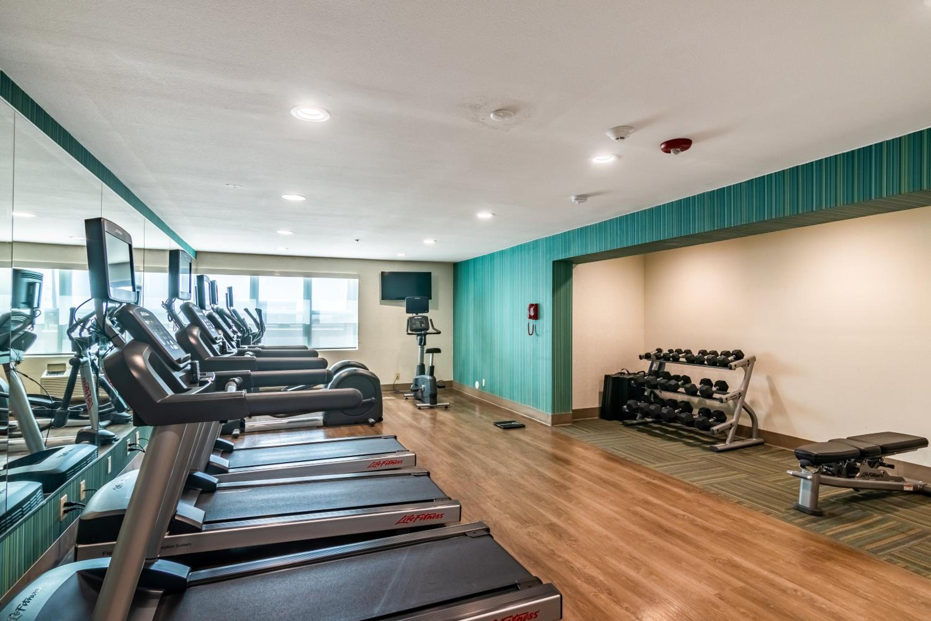 Camarillo Vacations - Holiday Inn Express Suites Camarillo, an IHG Hotel - Property Image 14