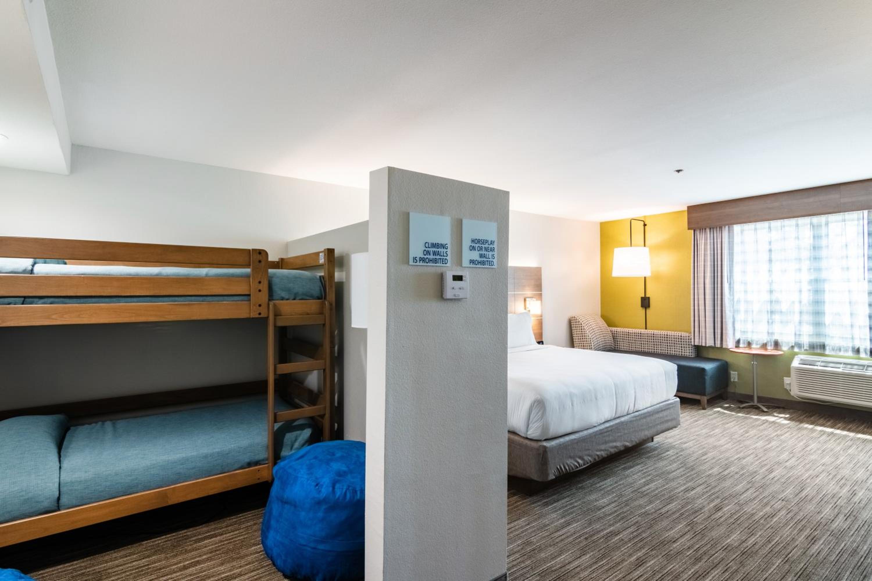 Camarillo Vacations - Holiday Inn Express  Suites Camarillo, an IHG Hotel - Property Image 8