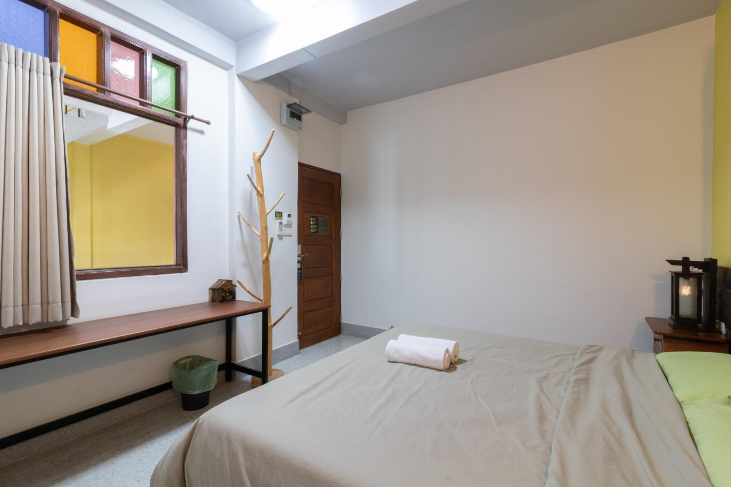Banthat Thong Hostel