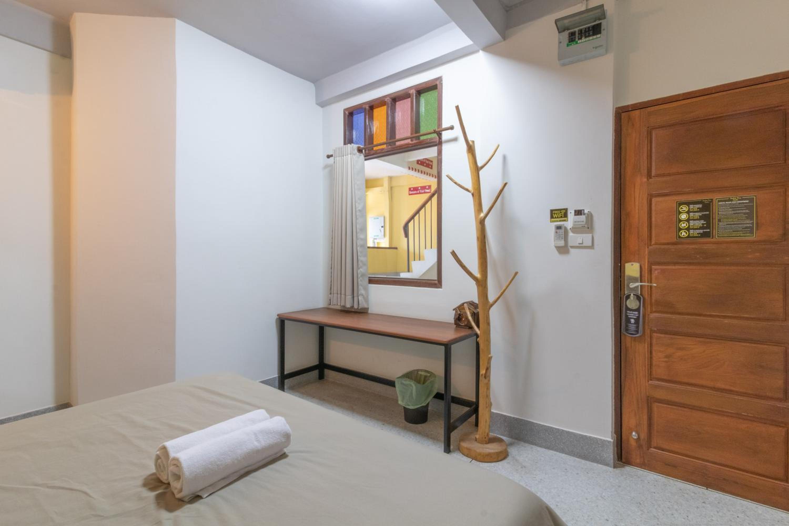 Banthat Thong Hostel