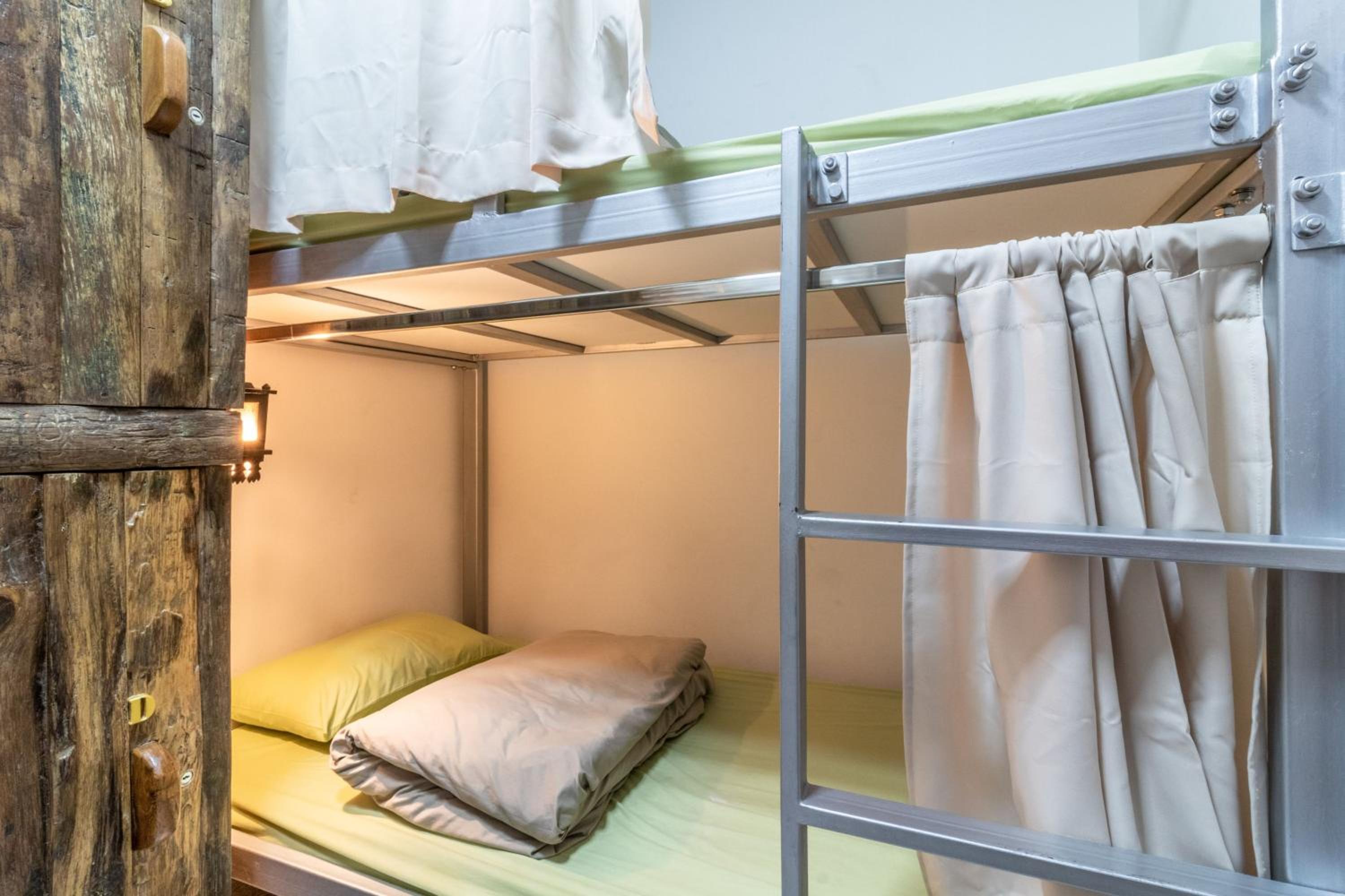 Banthat Thong Hostel