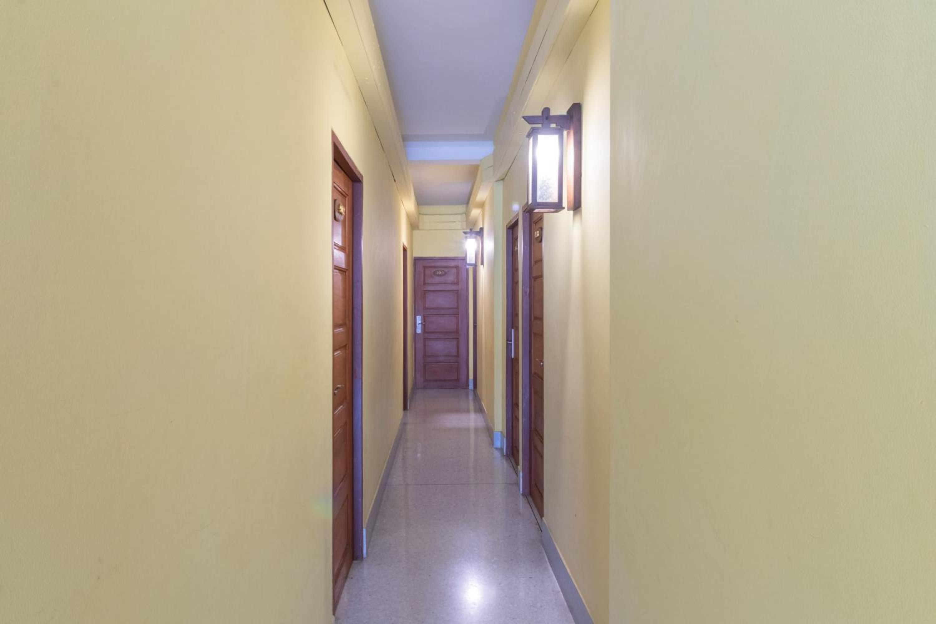 Banthat Thong Hostel