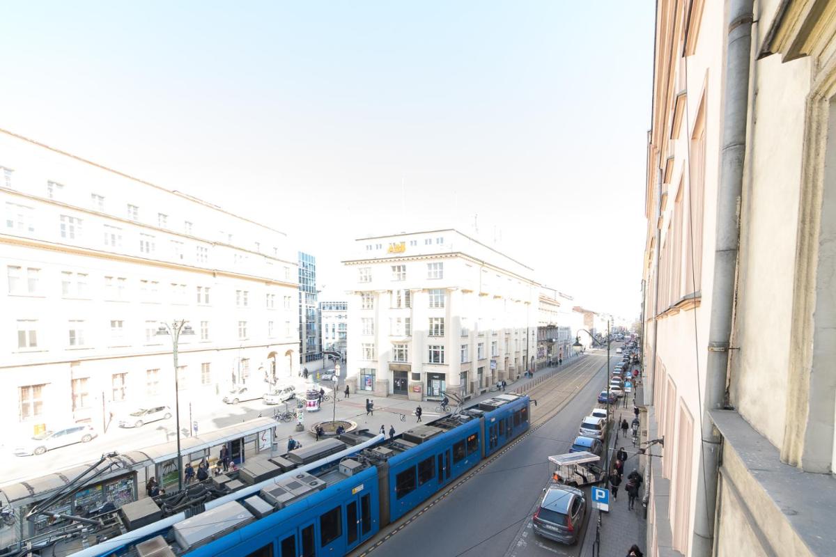 BEST LOCATION ON MAIN SQUARE p4you pl view 2