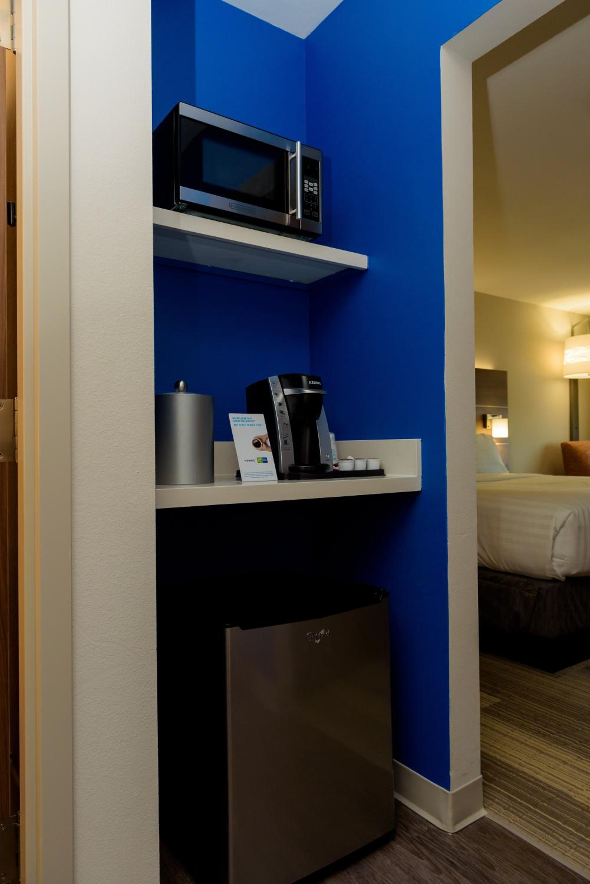 Holiday Inn Express  Suites McKinney - Frisco East, an IHG Hotel - Property Image 7