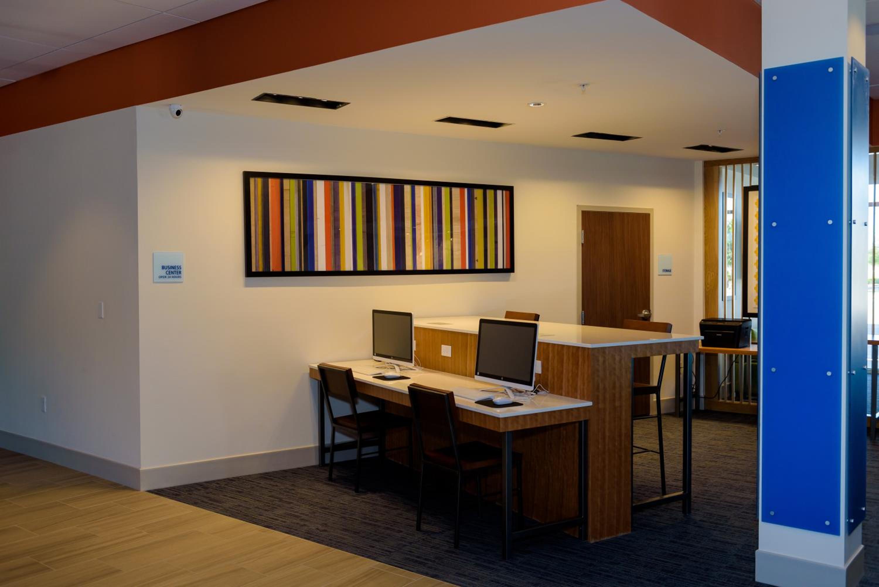 Holiday Inn Express  Suites McKinney - Frisco East, an IHG Hotel - Property Image 4