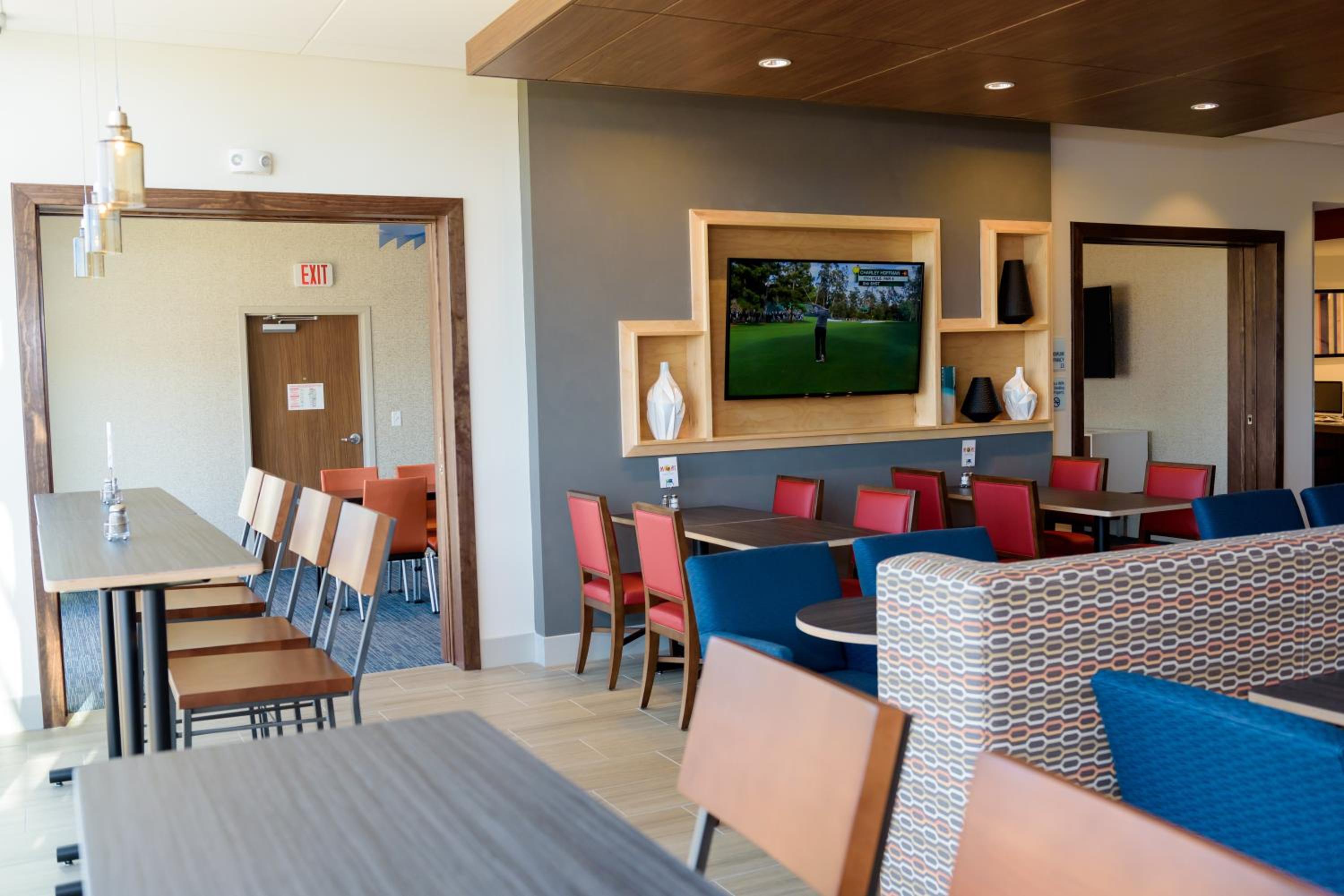Holiday Inn Express  Suites McKinney - Frisco East, an IHG Hotel - Property Image 5