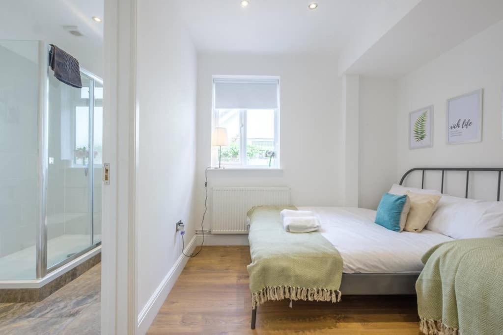 Gorgeous Luxury Chalet, New Forest & Coast & view 3