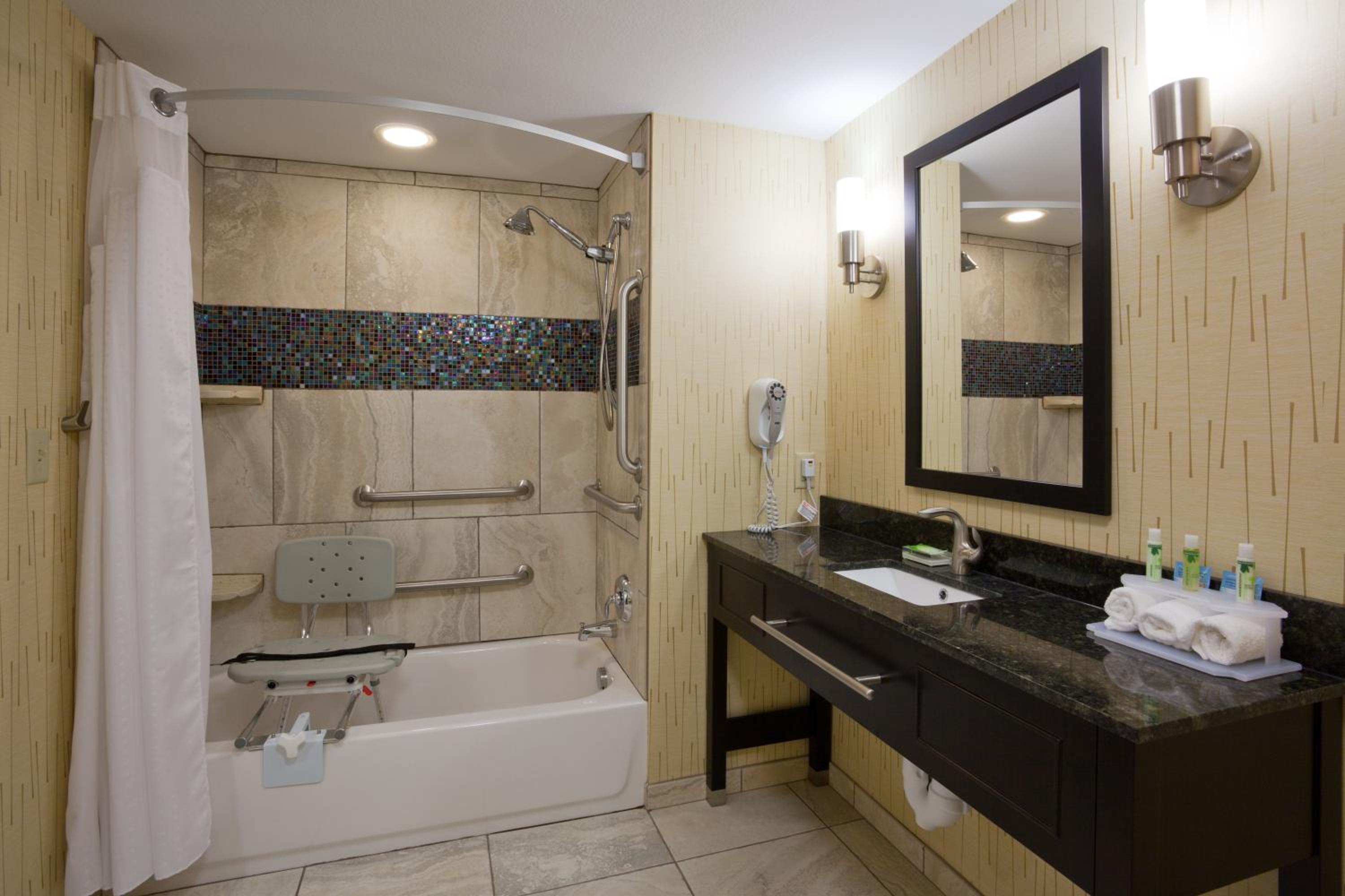 Holiday Inn Express & Suites Fort Dodge by IHG