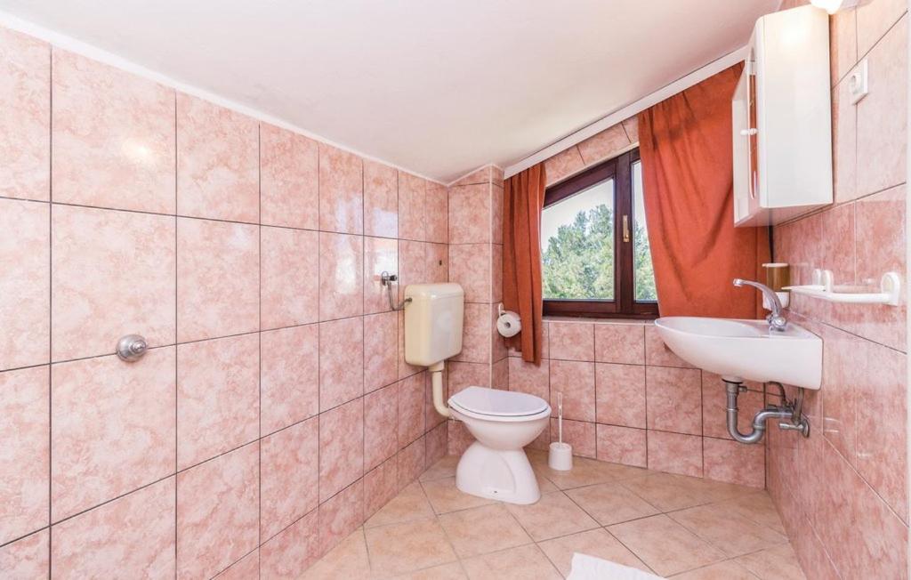 Rooms & Apartment Hegic with parking