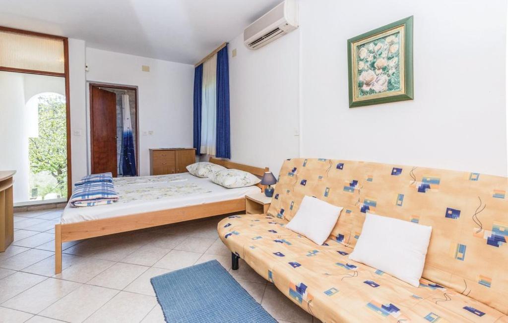 Rooms & Apartment Hegic with parking