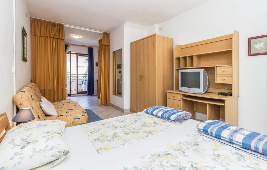 Rooms & Apartment Hegic with parking