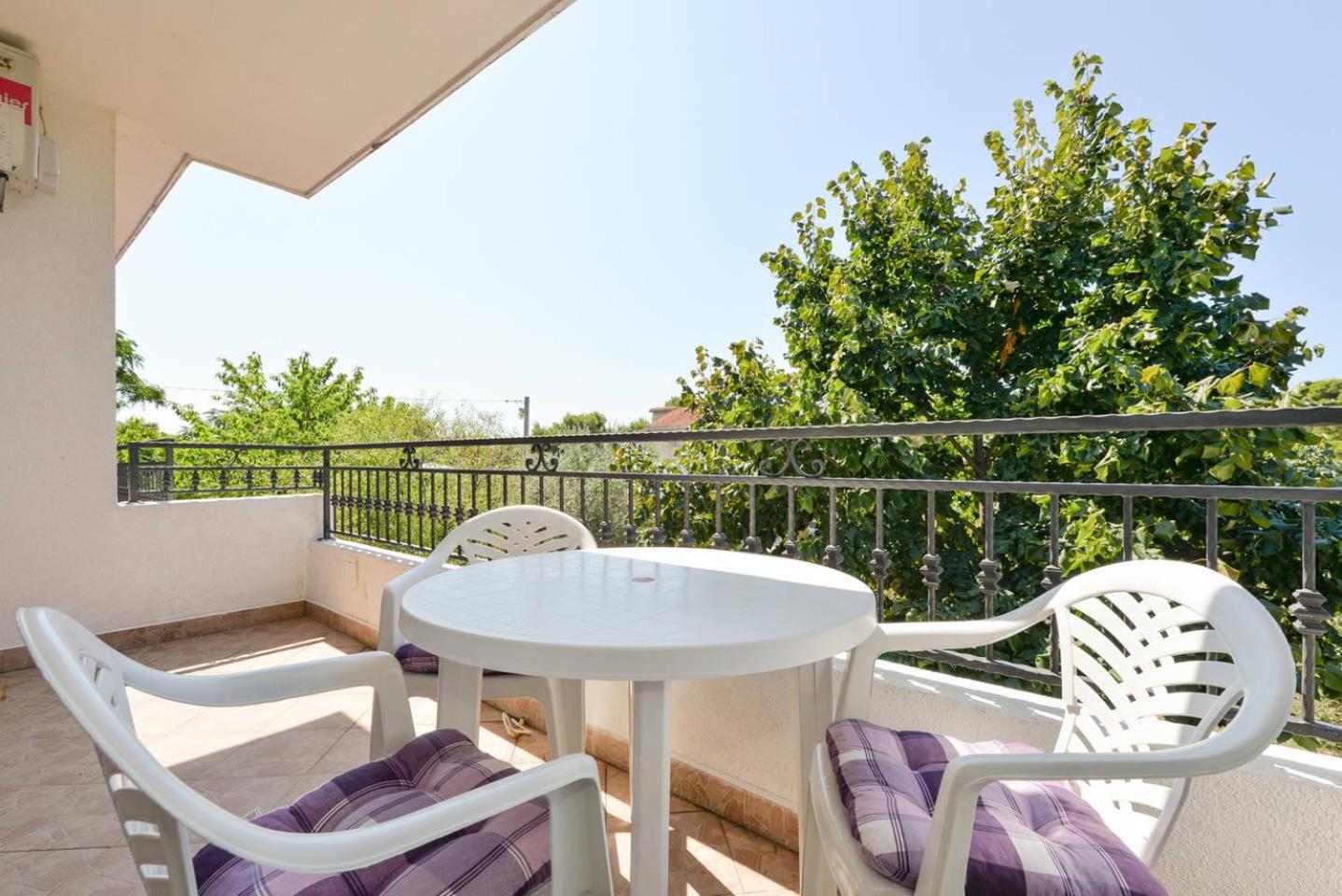 Rooms & Apartment Hegic with parking