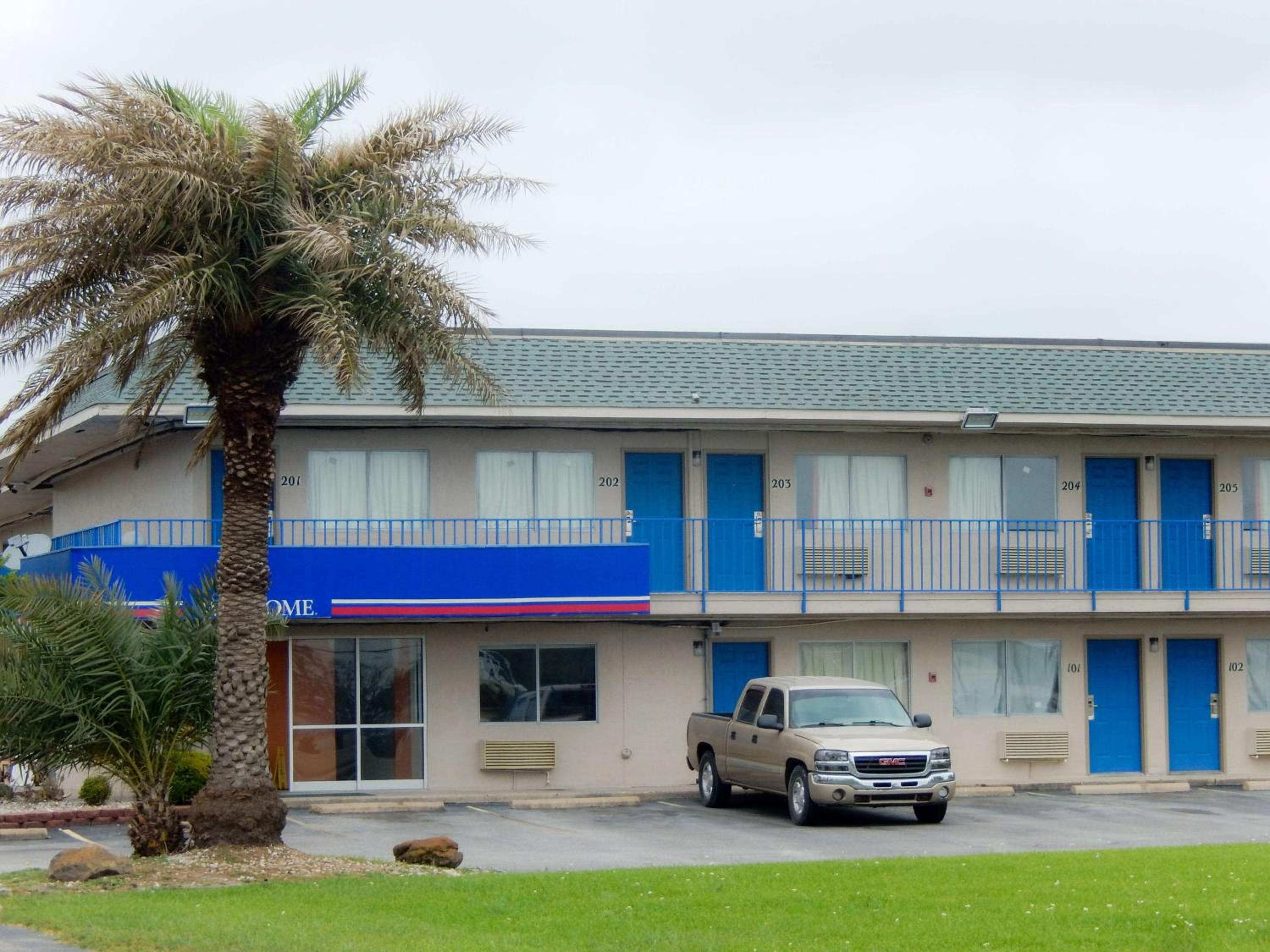 Galveston Vacations - Motel 6-Clute, TX - Property Image 1