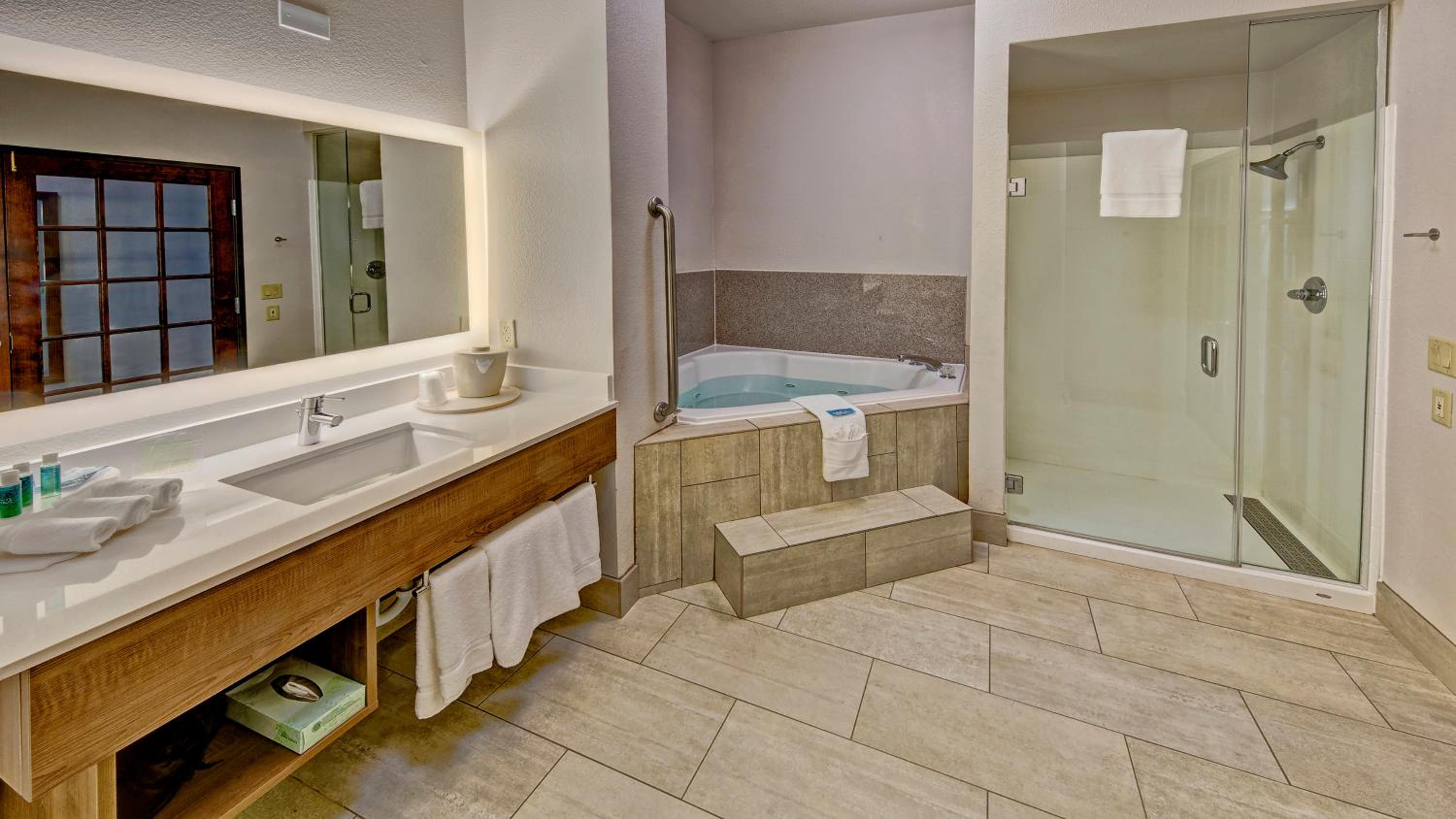 Corsicana Vacations - Holiday Inn Express Hotel and Suites Corsicana I-45, an IHG Hotel - Property Image 26