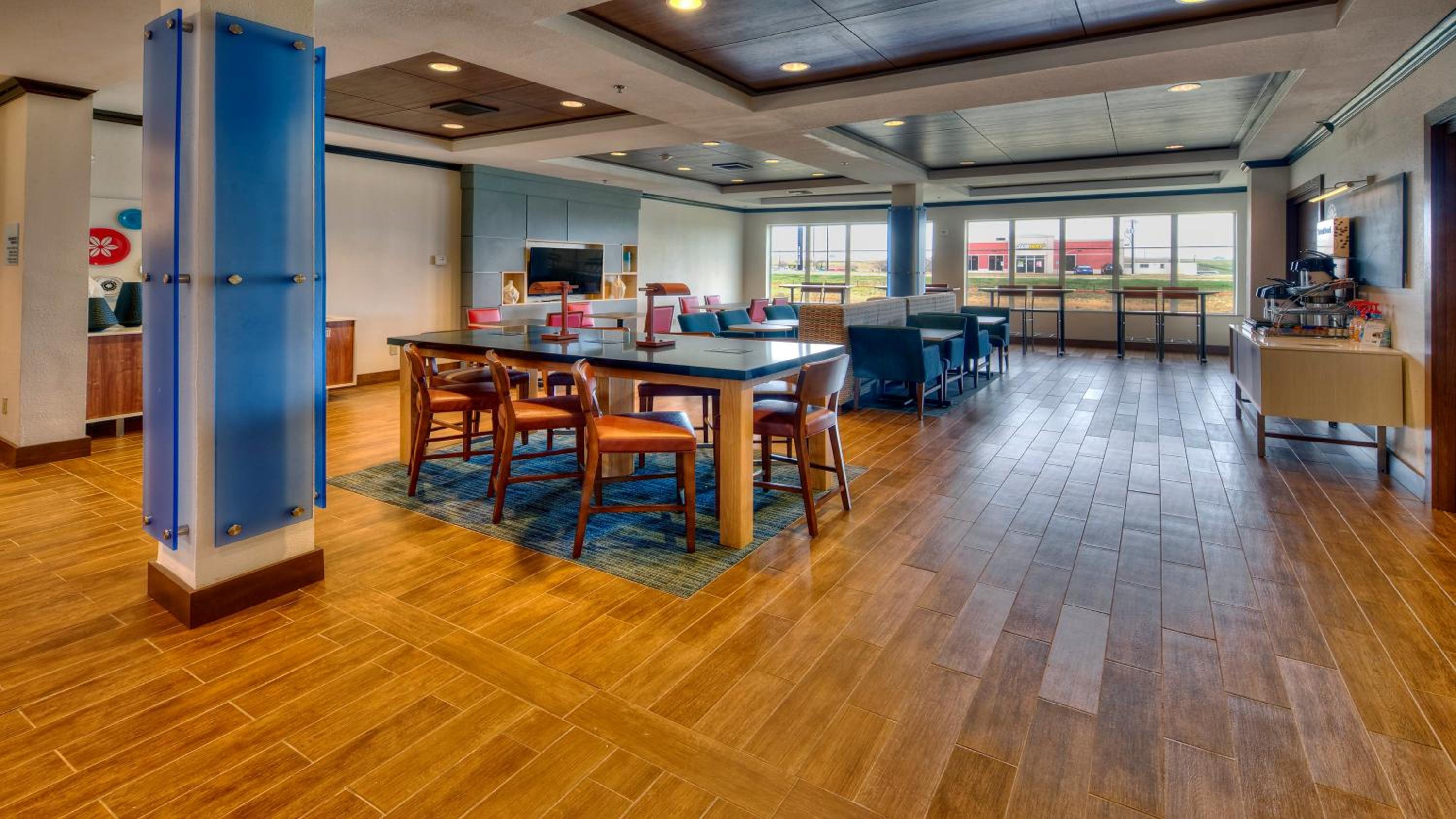 Corsicana Vacations - Holiday Inn Express Hotel and Suites Corsicana I-45, an IHG Hotel - Property Image 17
