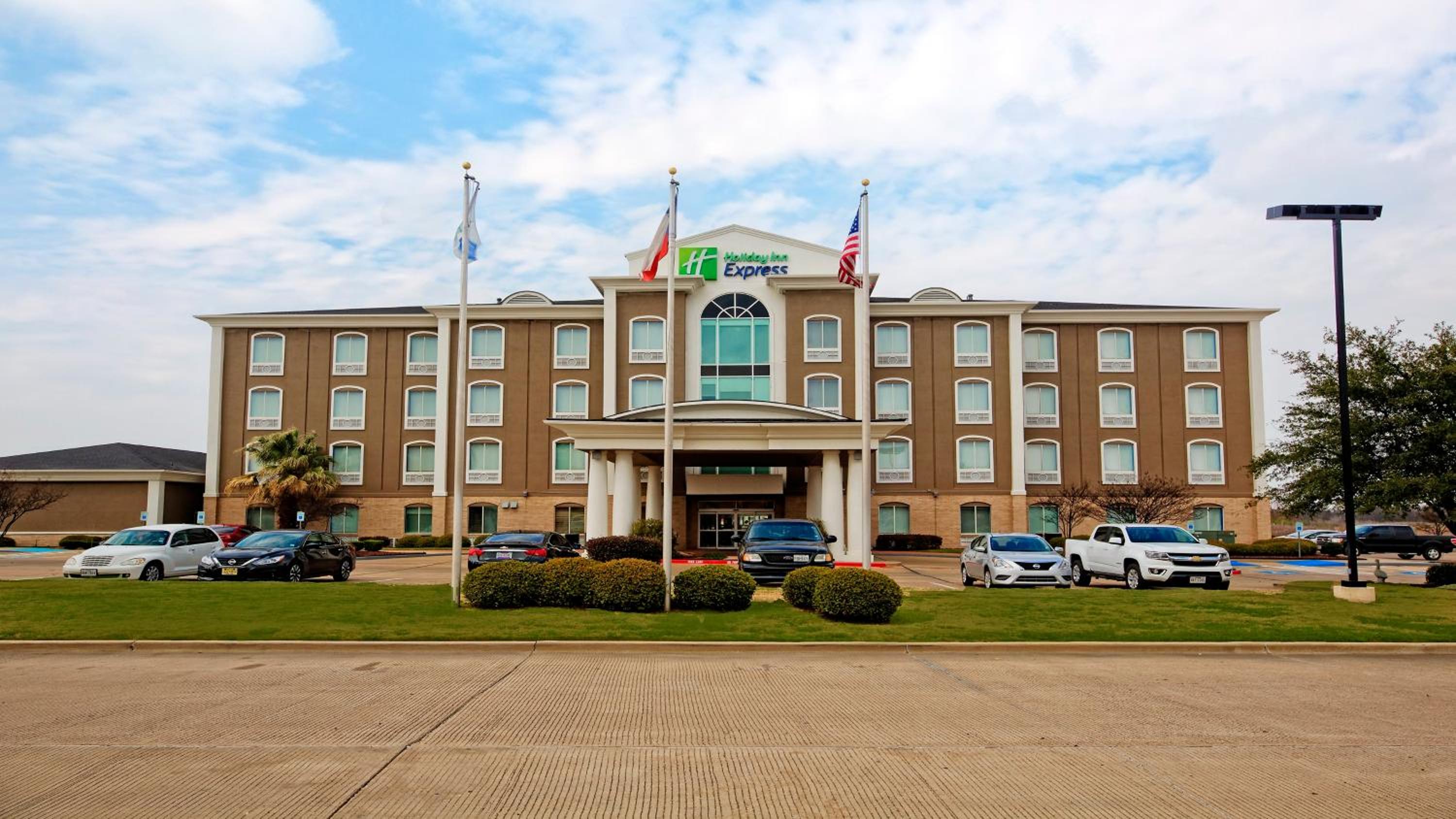 Corsicana Vacations - Holiday Inn Express Hotel and Suites Corsicana I-45, an IHG Hotel - Property Image 1