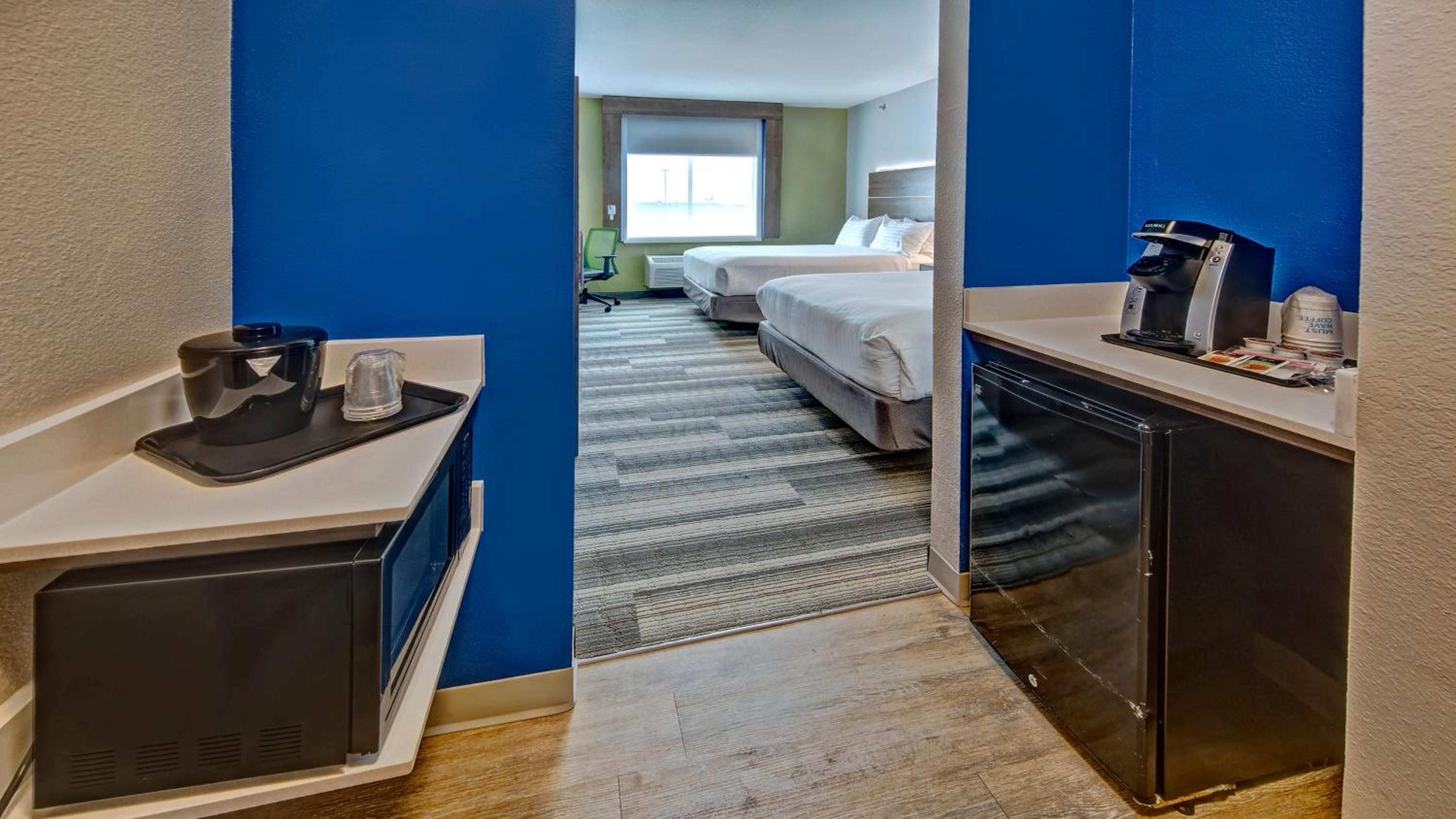 Corsicana Vacations - Holiday Inn Express Hotel and Suites Corsicana I-45, an IHG Hotel - Property Image 2