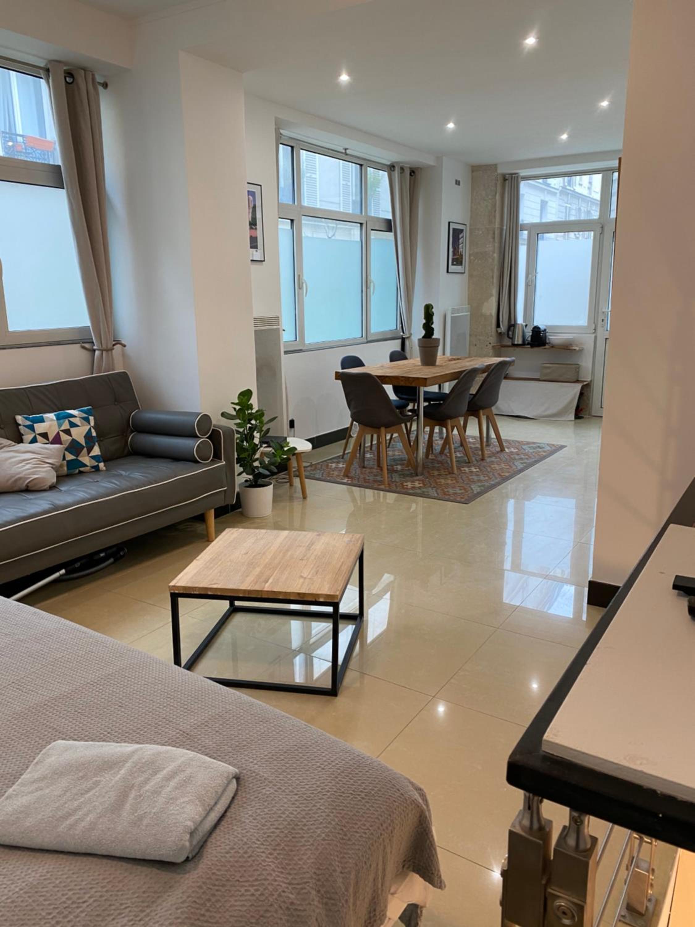 Large and unique souplex 60sqm, well located