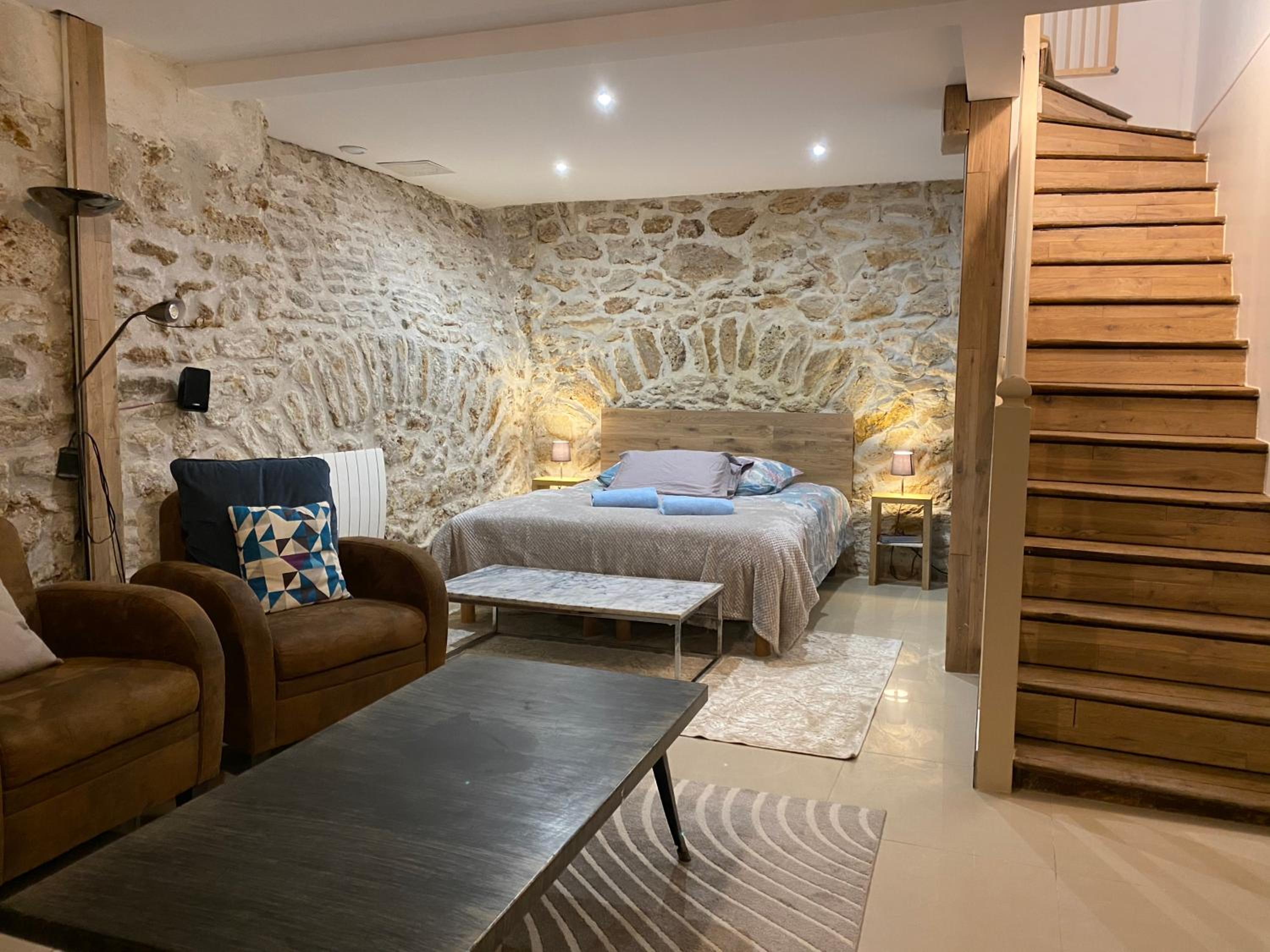 Large and unique souplex 60sqm, well located
