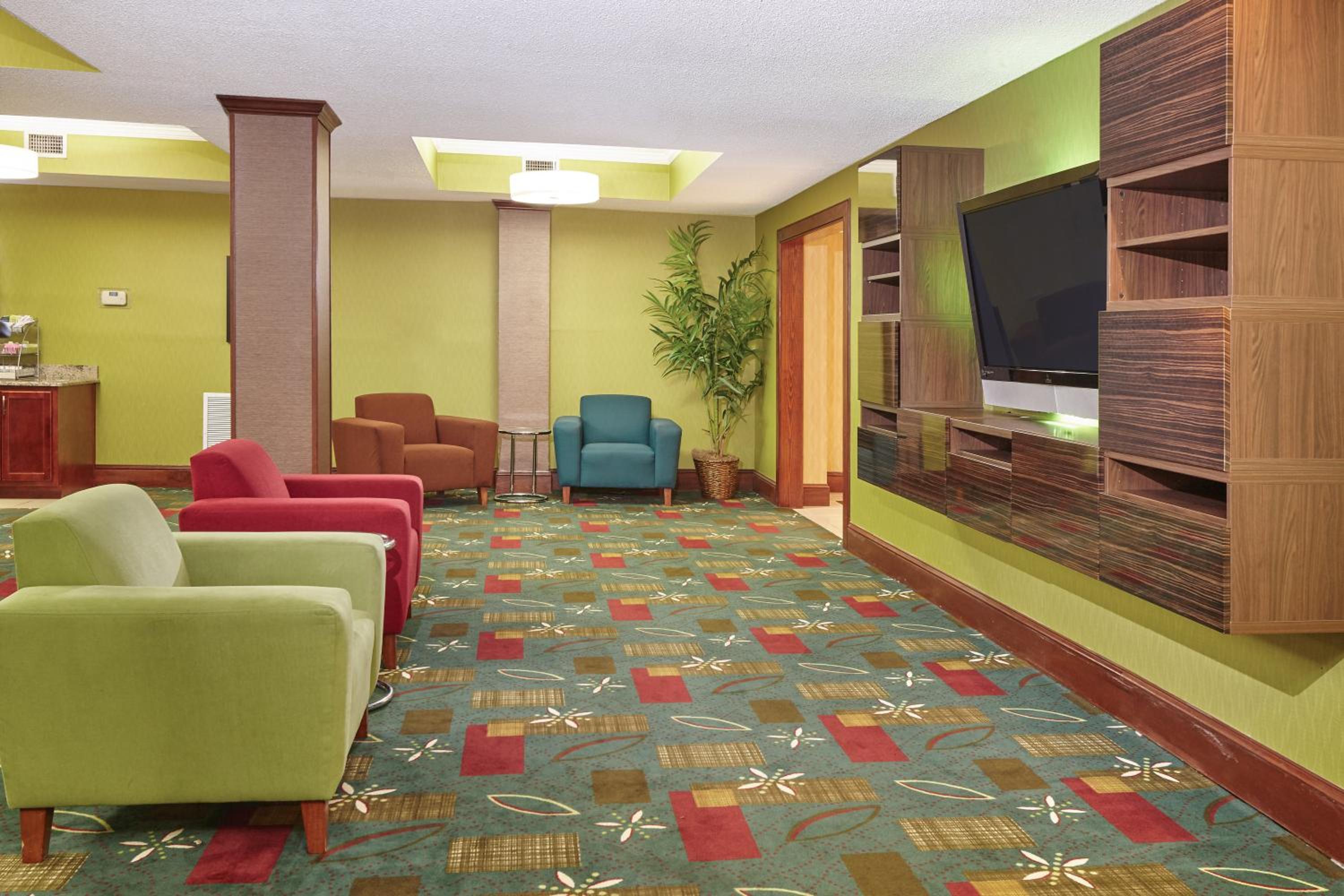 Comfort Inn & Suites Buford near Mall of Georgia