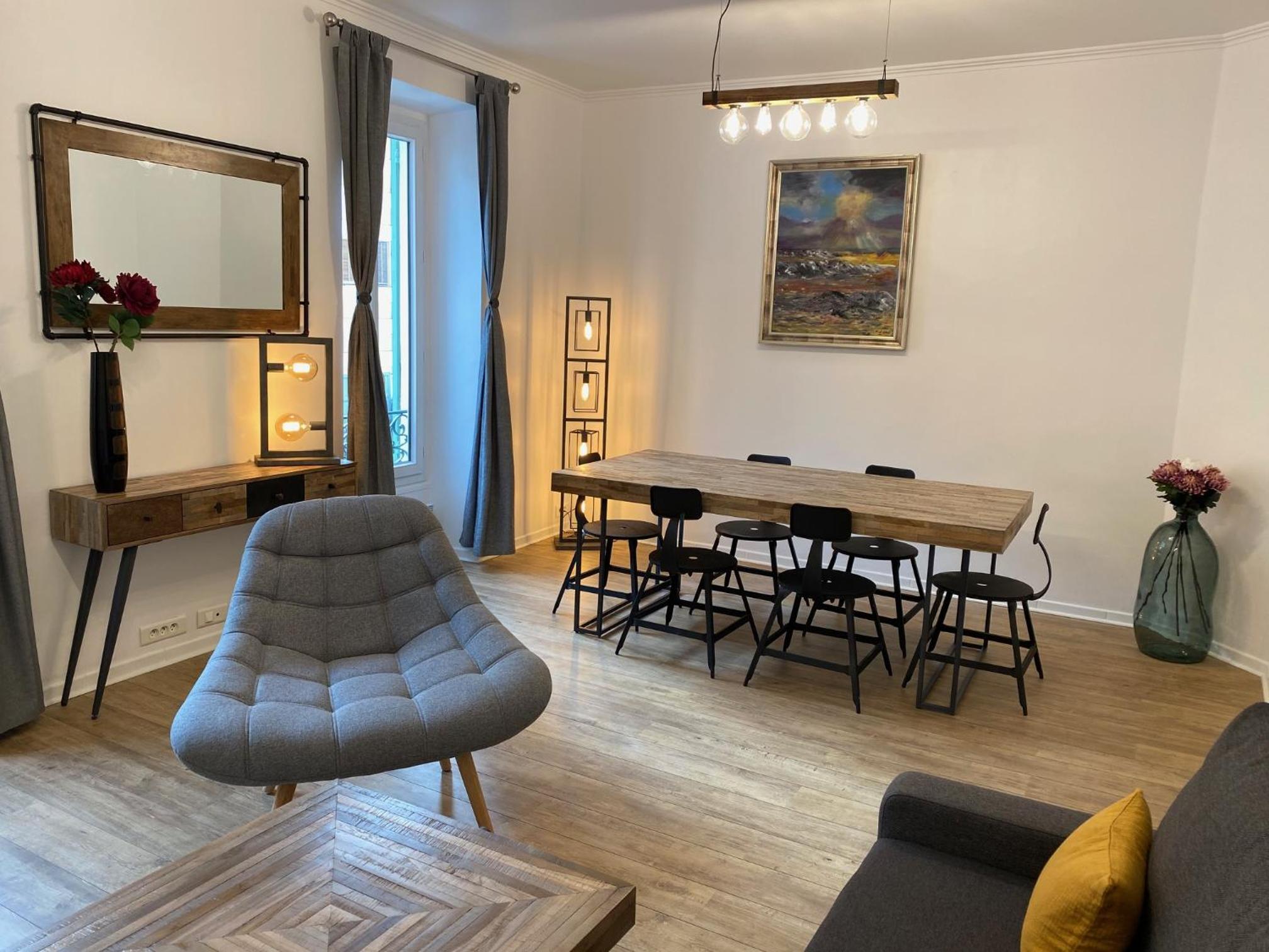 Chic and Cosy apartment close to the port and Garibaldi photo 1