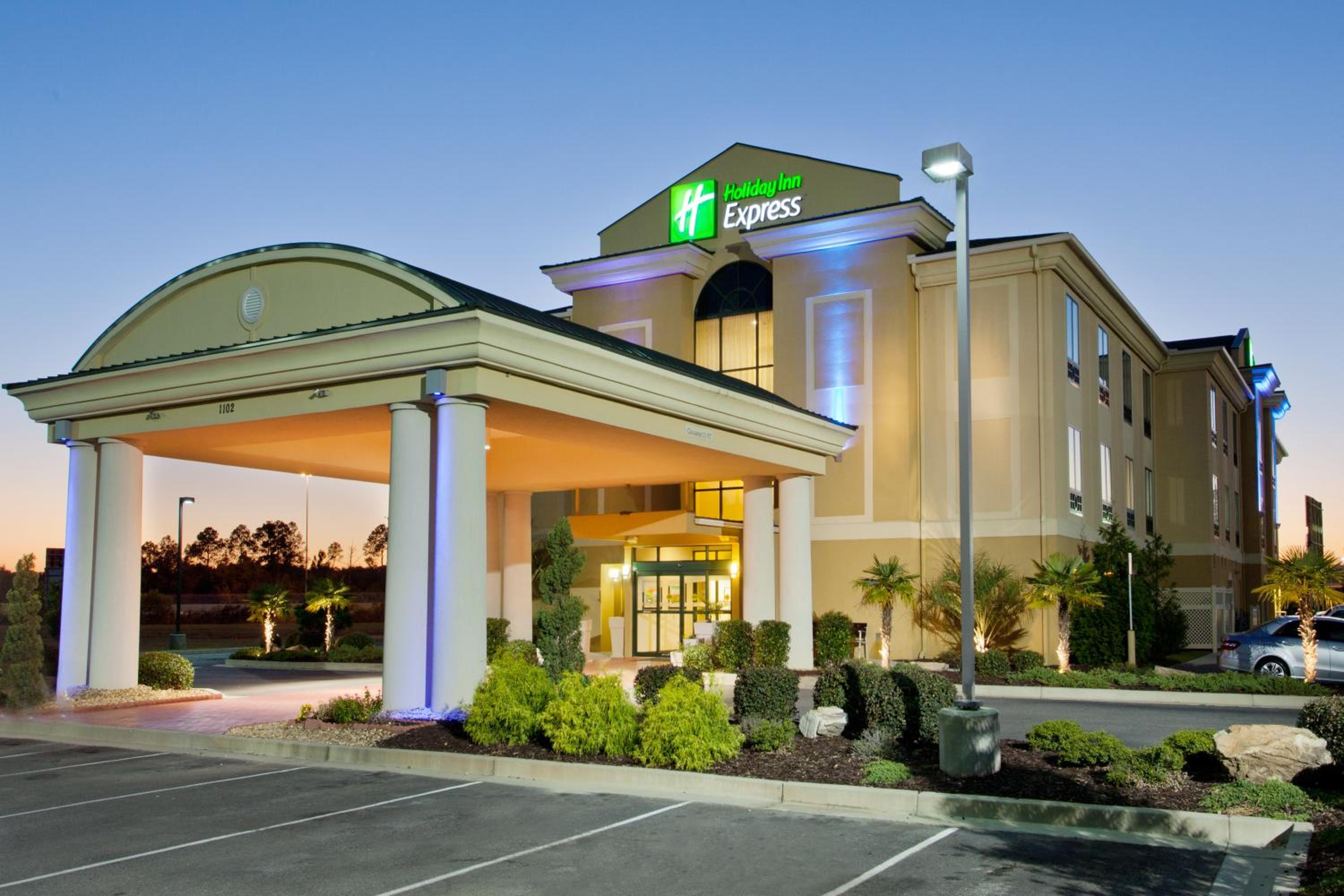 Cordele Vacations - Holiday Inn Express Hotel  Suites Cordele North, an IHG Hotel - Property Image 10