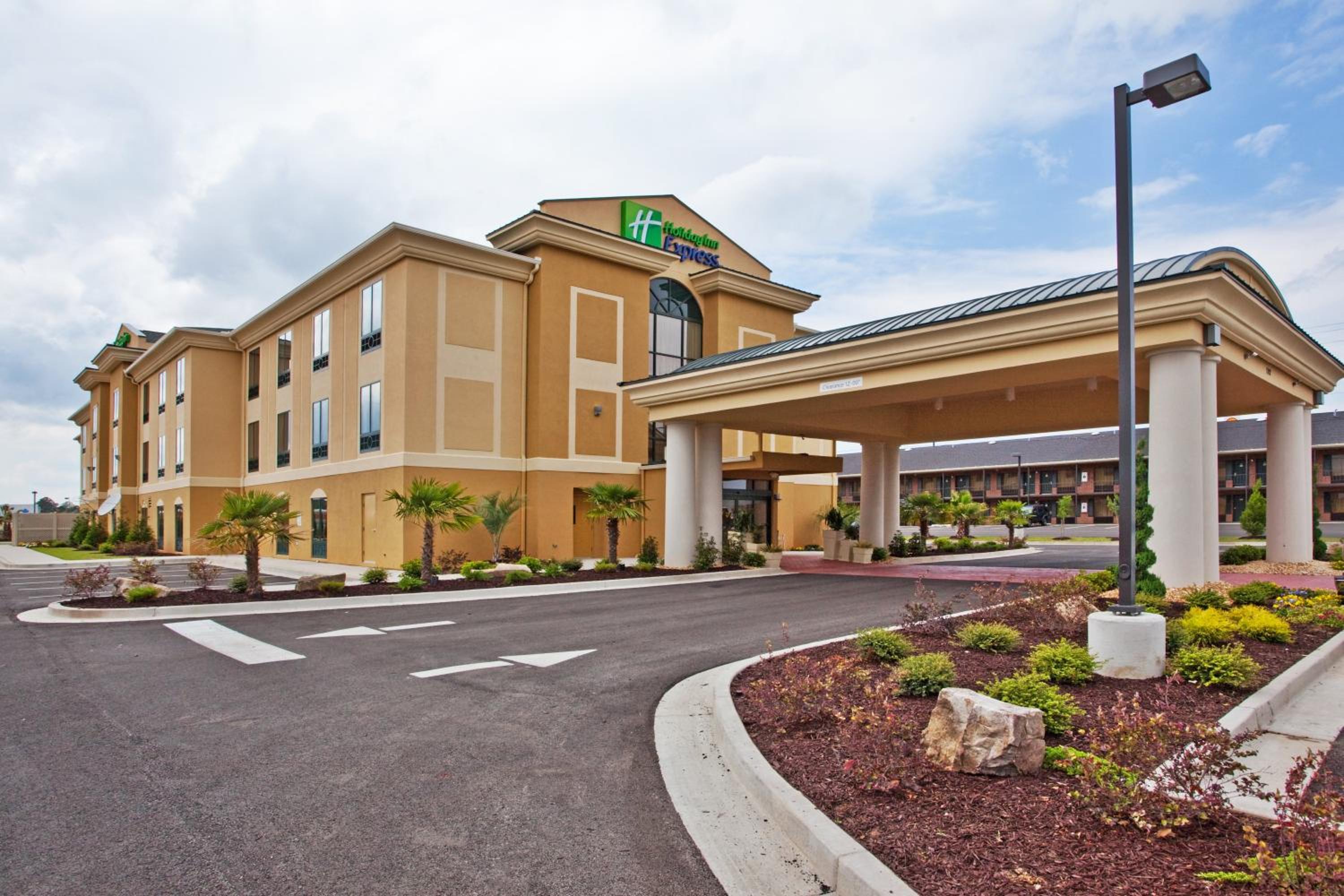 Cordele Vacations - Holiday Inn Express Hotel  Suites Cordele North, an IHG Hotel - Property Image 4