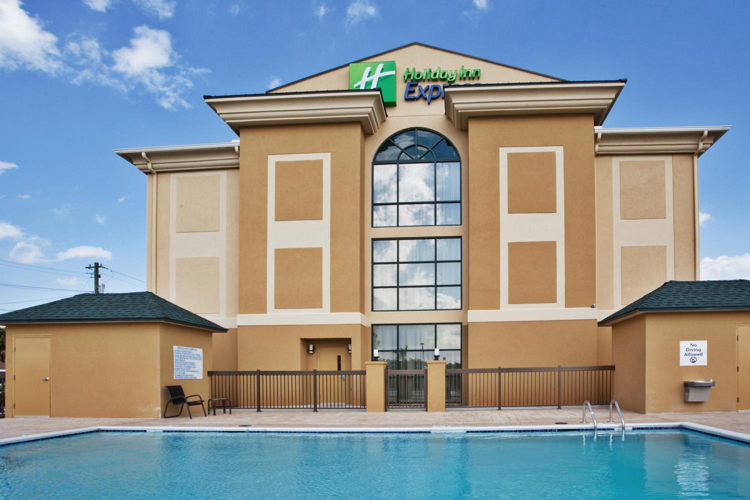 Cordele Vacations - Holiday Inn Express Hotel  Suites Cordele North, an IHG Hotel - Property Image 7