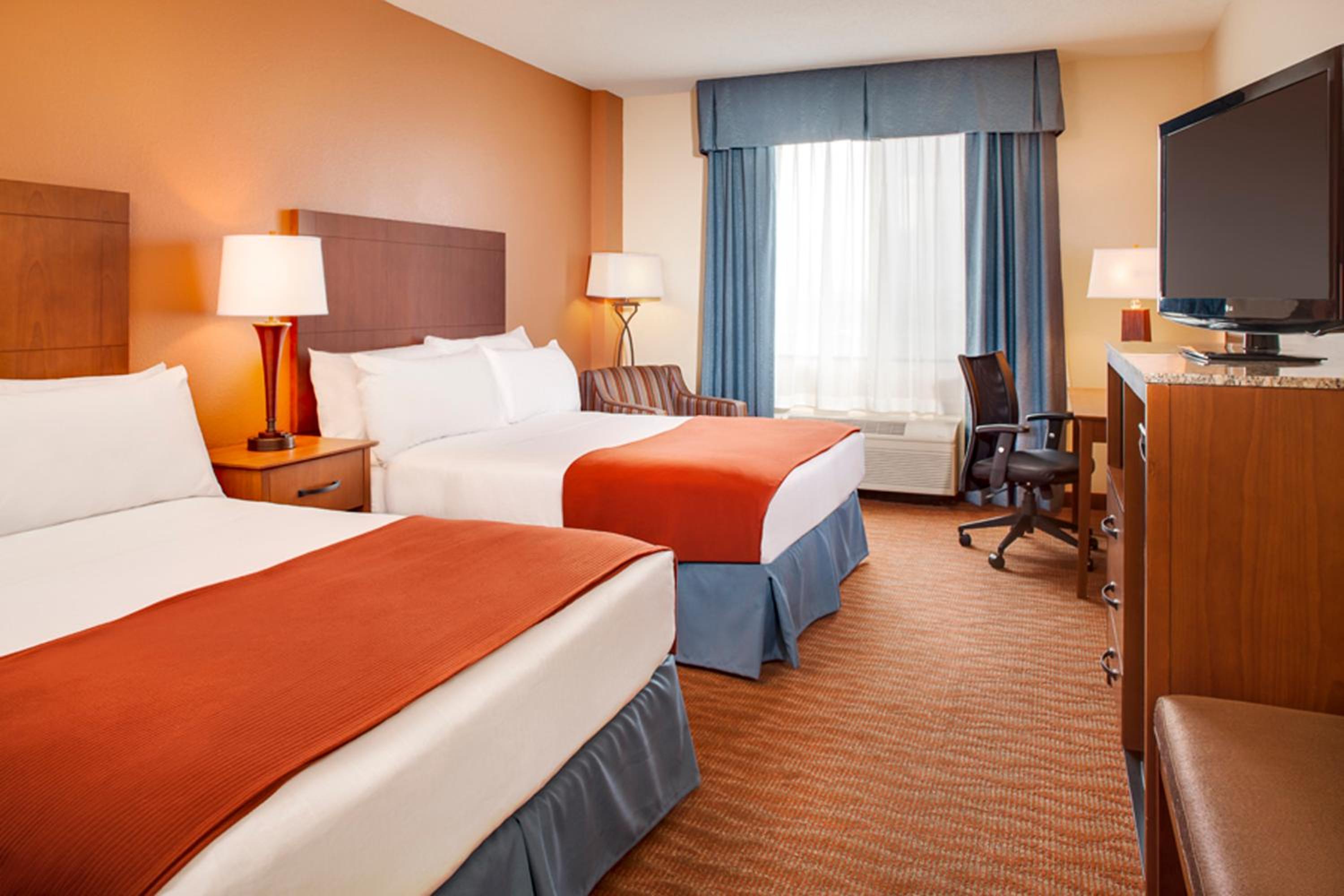 Cedar Rapids Vacations - Holiday Inn Express Hotel  Suites Coralville, an IHG Hotel - Property Image 2