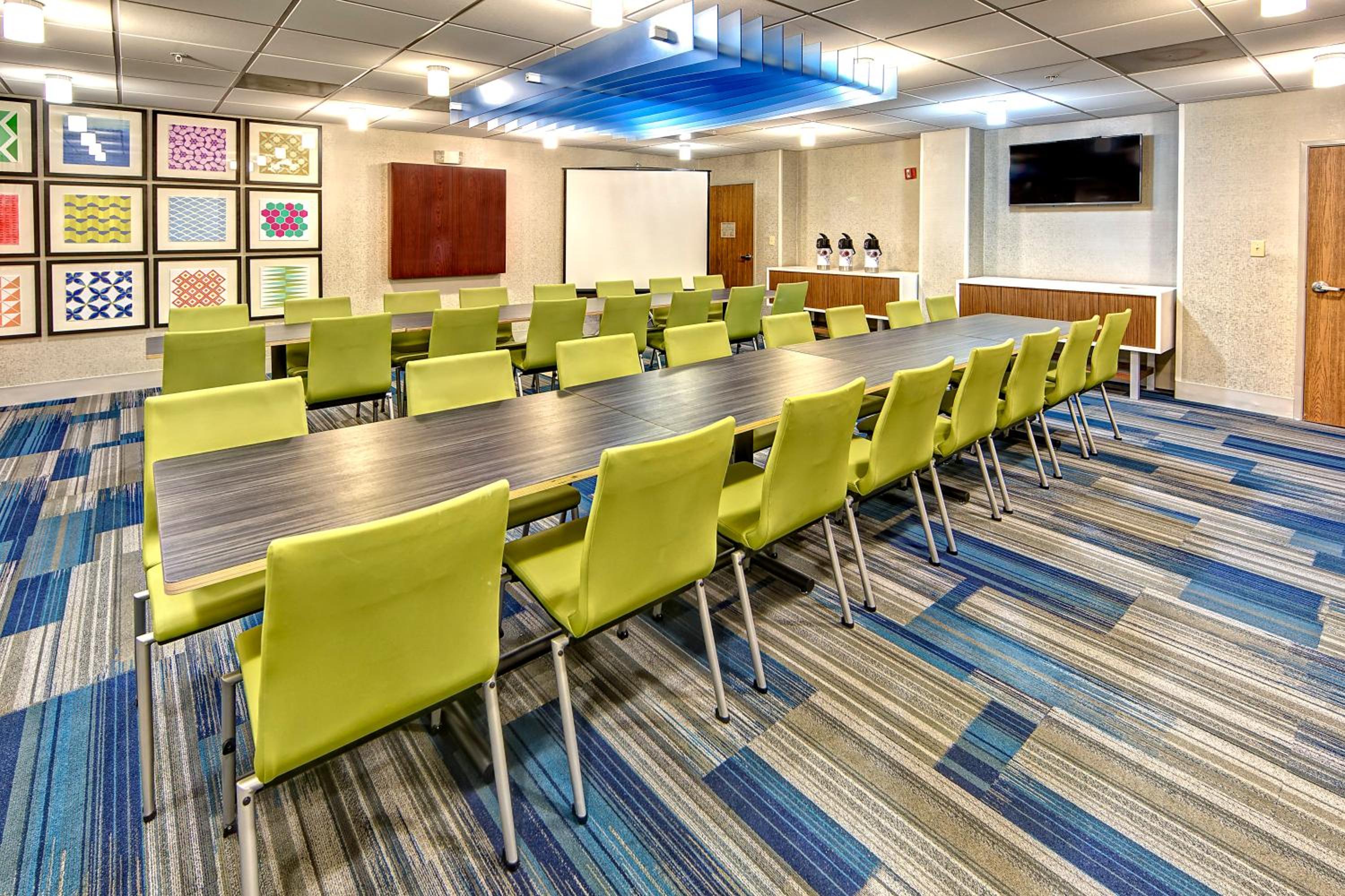 Crossville Vacations - Holiday Inn Express  Suites Crossville, an IHG Hotel - Property Image 1