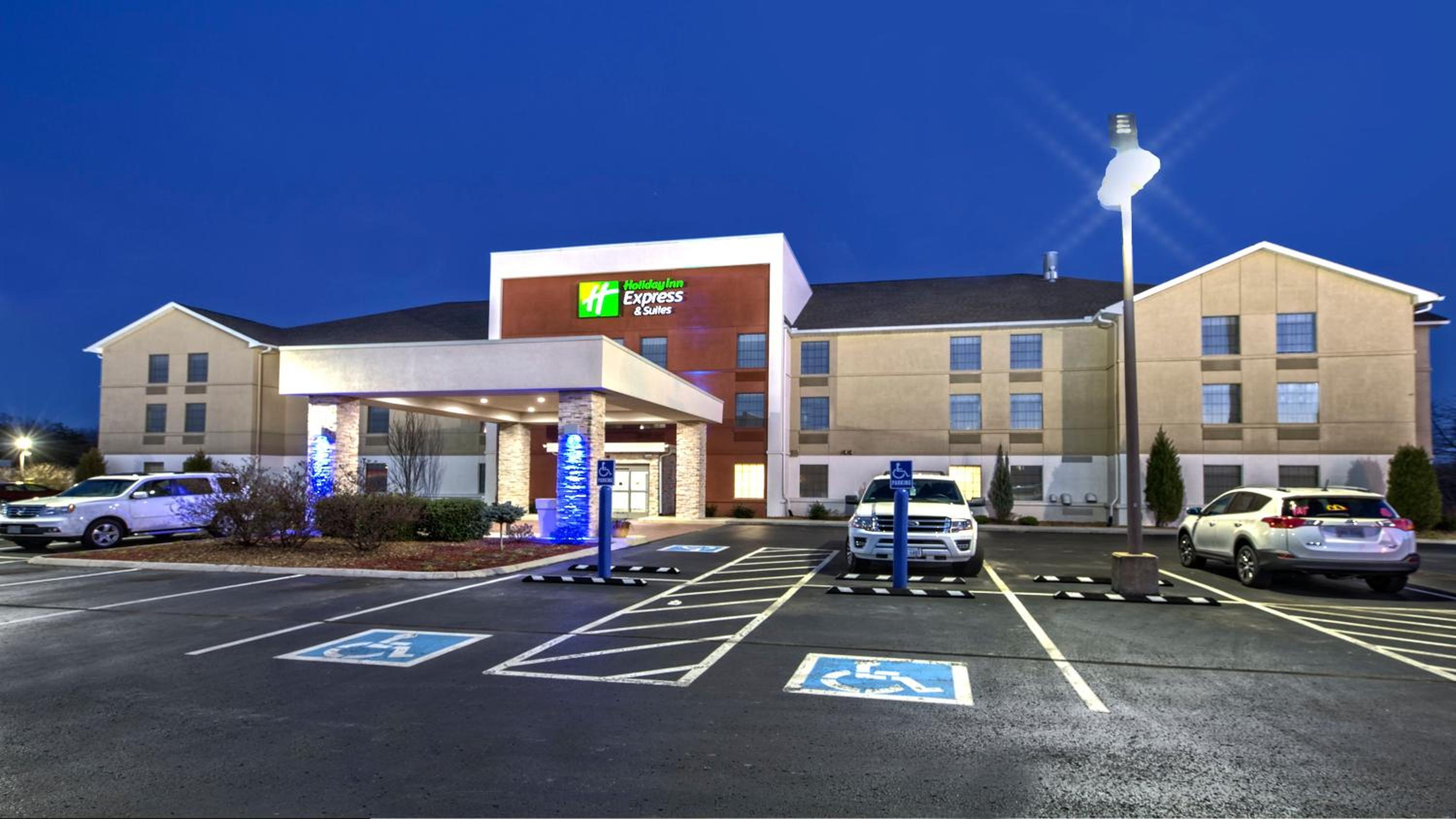Crossville Vacations - Holiday Inn Express  Suites Crossville, an IHG Hotel - Property Image 11